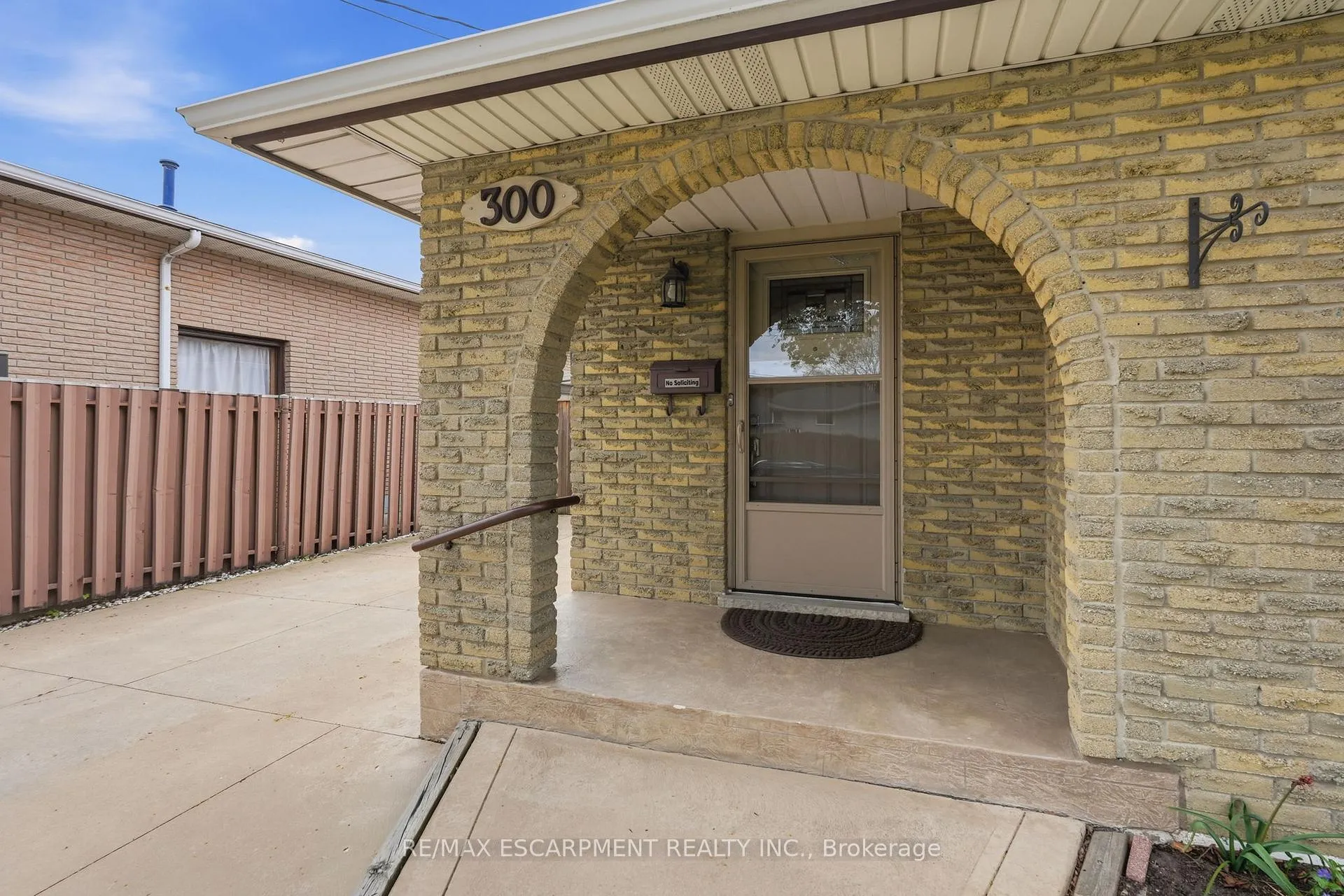 Photo 2 of 300 Eaglewood Drive, Hamilton, Eleanor — HOMEH