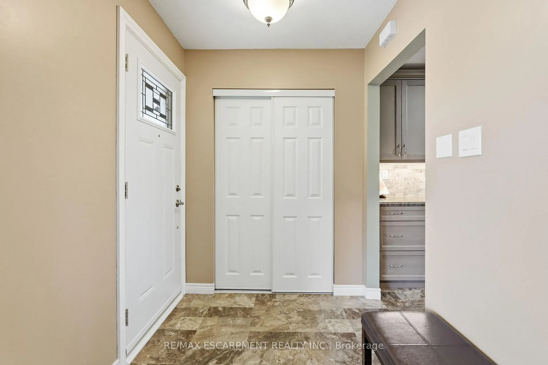 Photo 3 of 300 Eaglewood Drive, Hamilton, Eleanor — HOMEH
