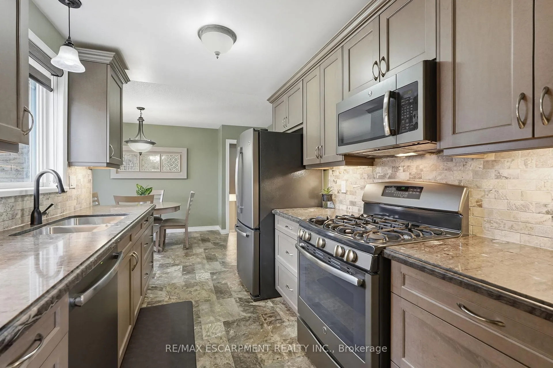 Photo 6 of 300 Eaglewood Drive, Hamilton, Eleanor — HOMEH