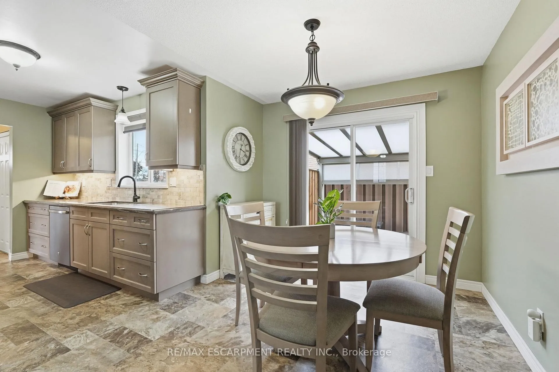 Photo 8 of 300 Eaglewood Drive, Hamilton, Eleanor — HOMEH