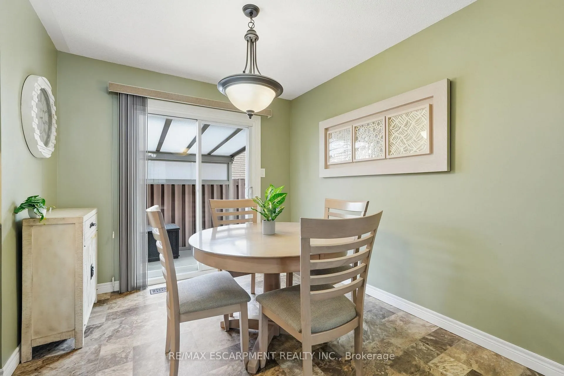 Photo 9 of 300 Eaglewood Drive, Hamilton, Eleanor — HOMEH