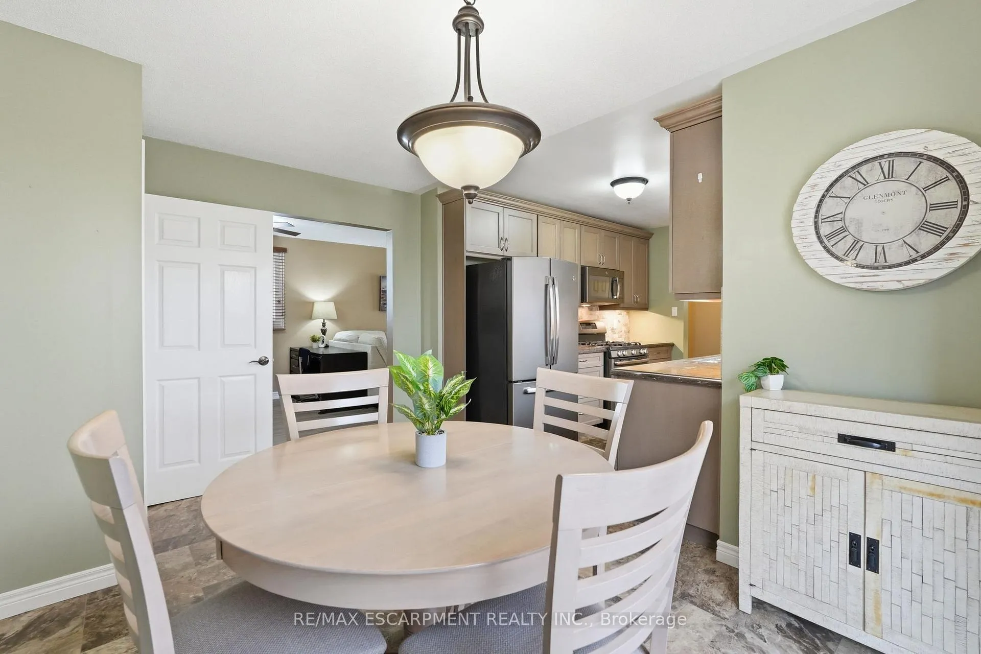 Photo 10 of 300 Eaglewood Drive, Hamilton, Eleanor — HOMEH
