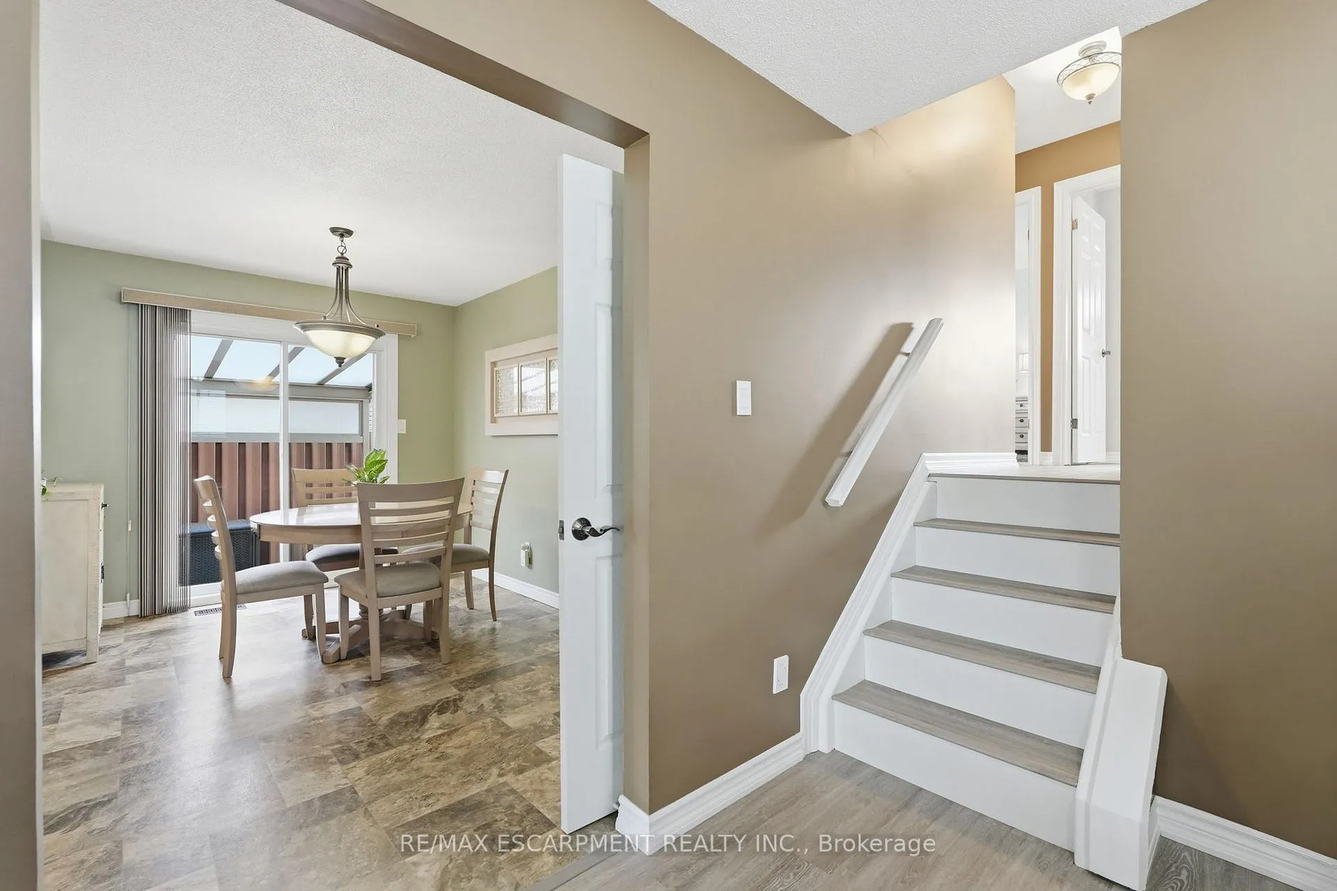 Photo 17 of 300 Eaglewood Drive, Hamilton, Eleanor — HOMEH