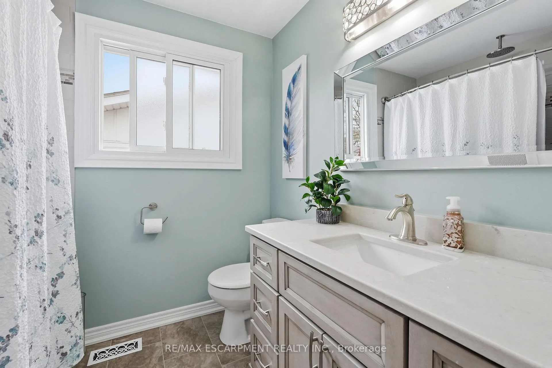 Photo 22 of 300 Eaglewood Drive, Hamilton, Eleanor — HOMEH