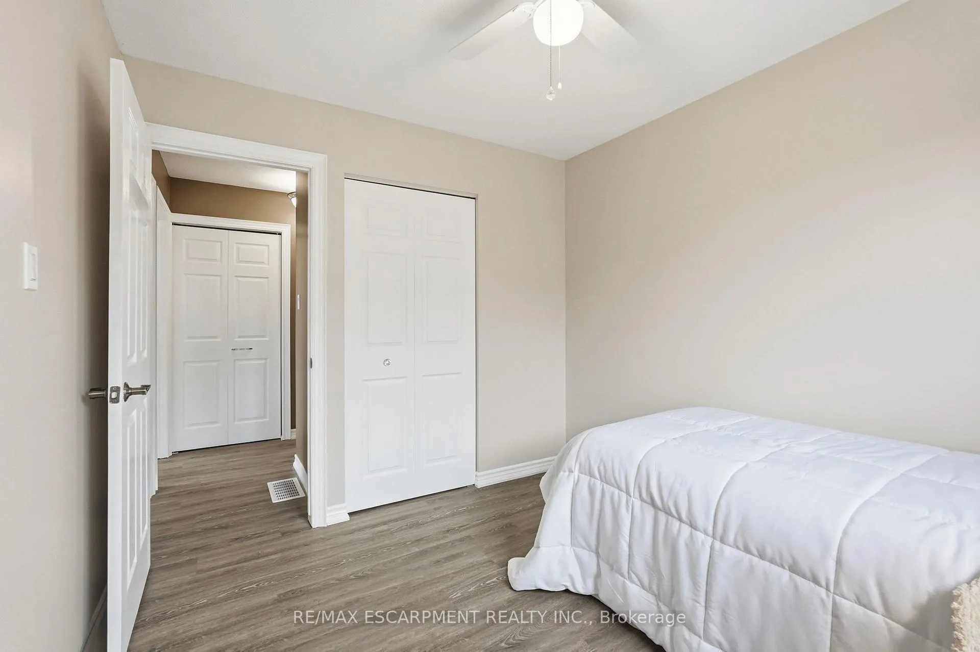 Photo 27 of 300 Eaglewood Drive, Hamilton, Eleanor — HOMEH
