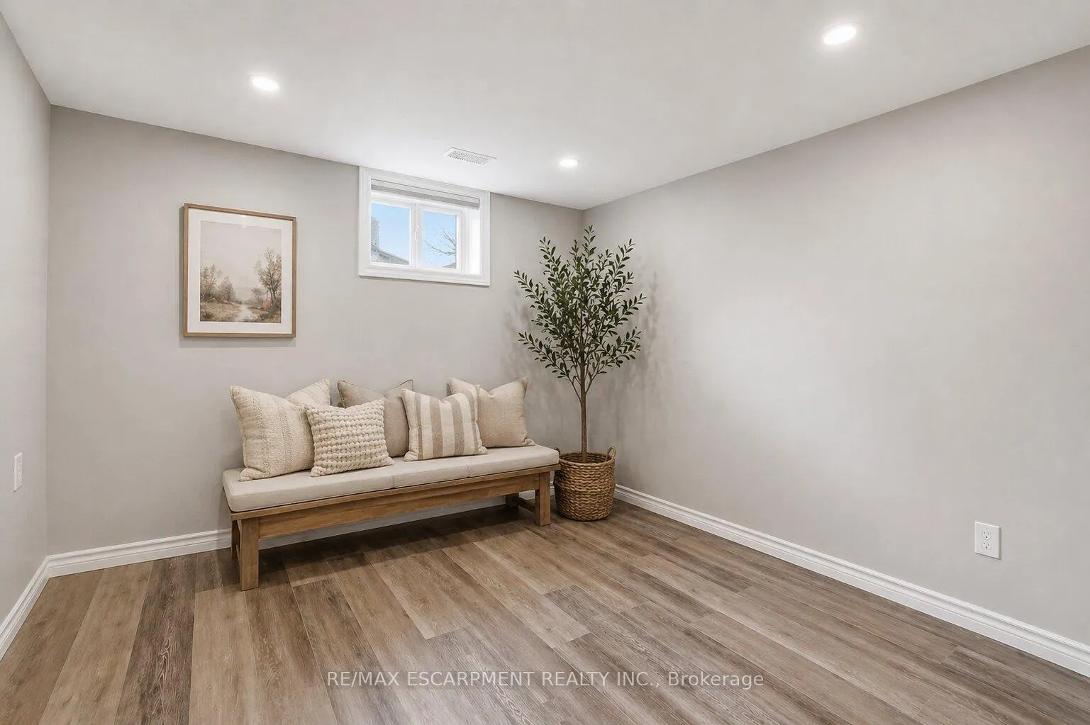 Photo 30 of 300 Eaglewood Drive, Hamilton, Eleanor — HOMEH