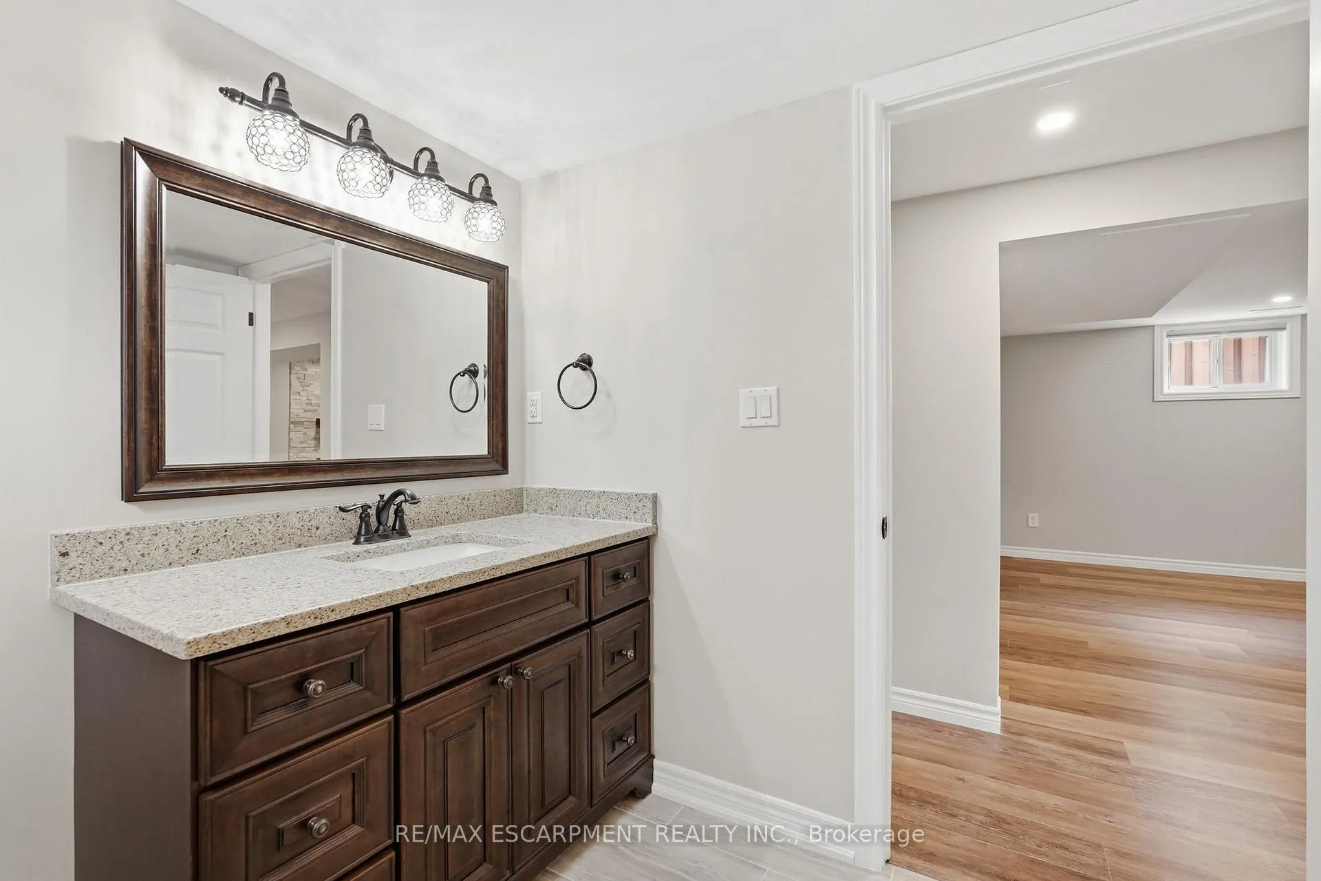 Photo 32 of 300 Eaglewood Drive, Hamilton, Eleanor — HOMEH