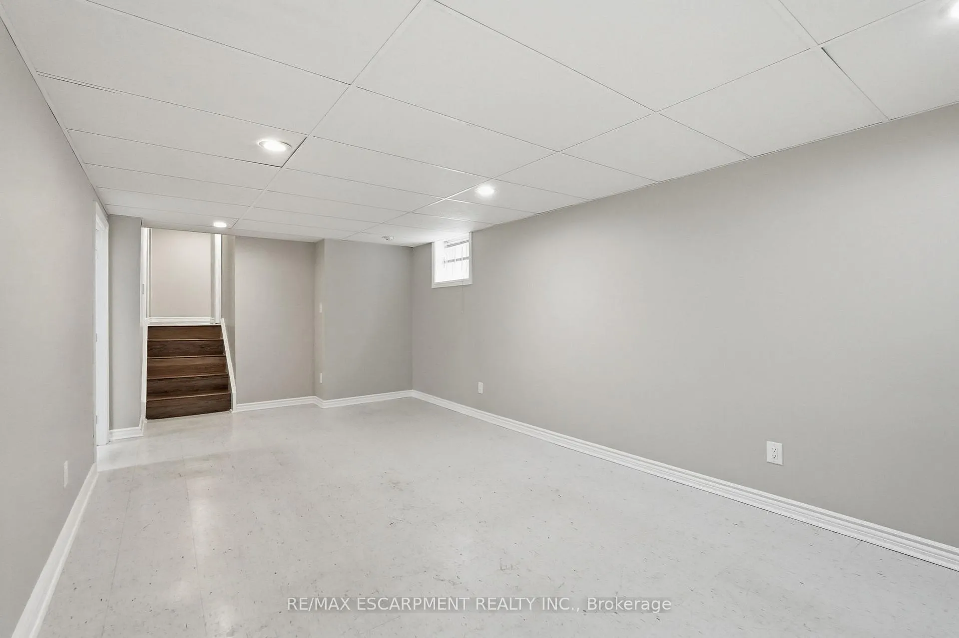Photo 33 of 300 Eaglewood Drive, Hamilton, Eleanor — HOMEH