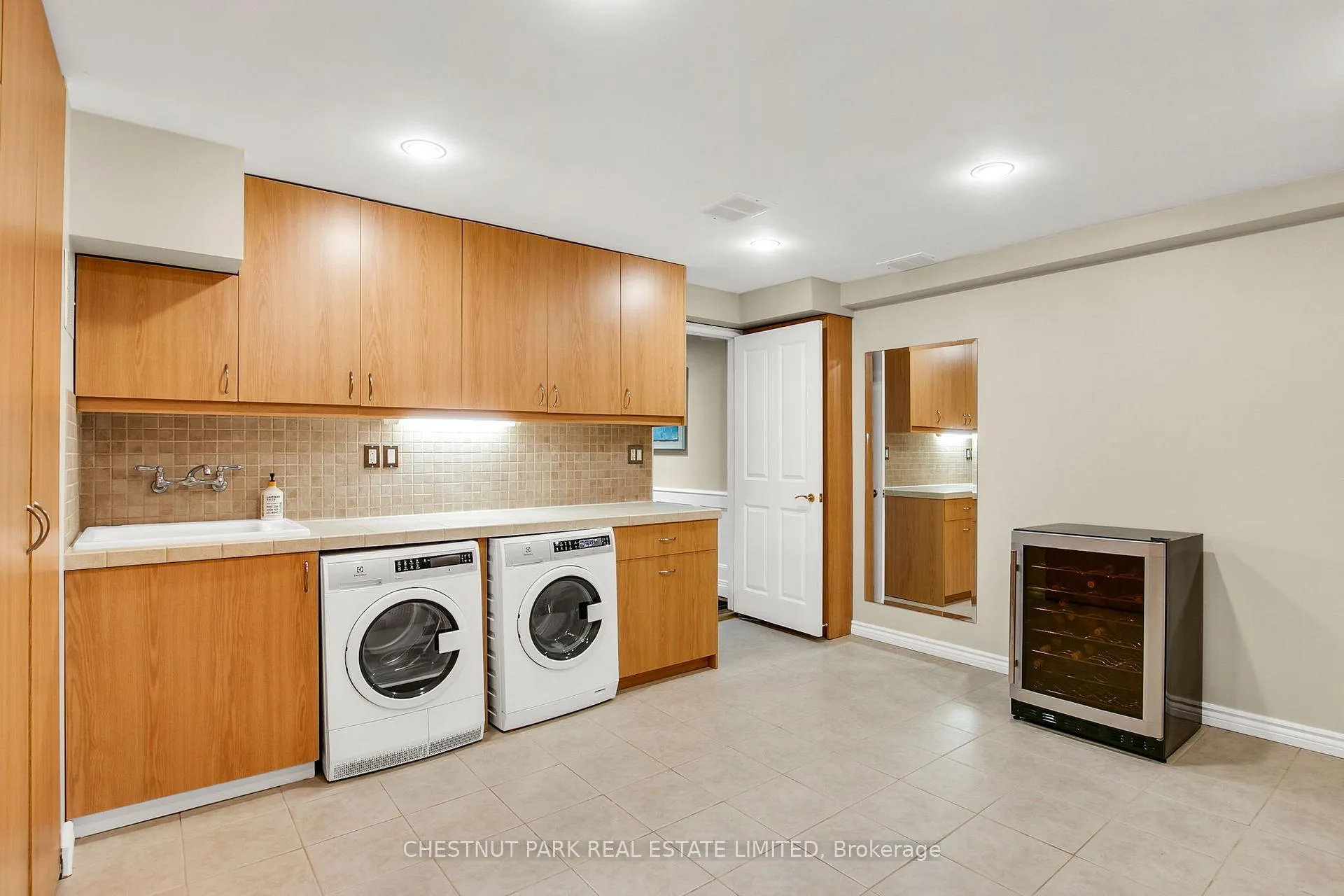 Photo 41 of 52 Maple Avenue, Toronto, Rosedale-Moore Park — HOMEH