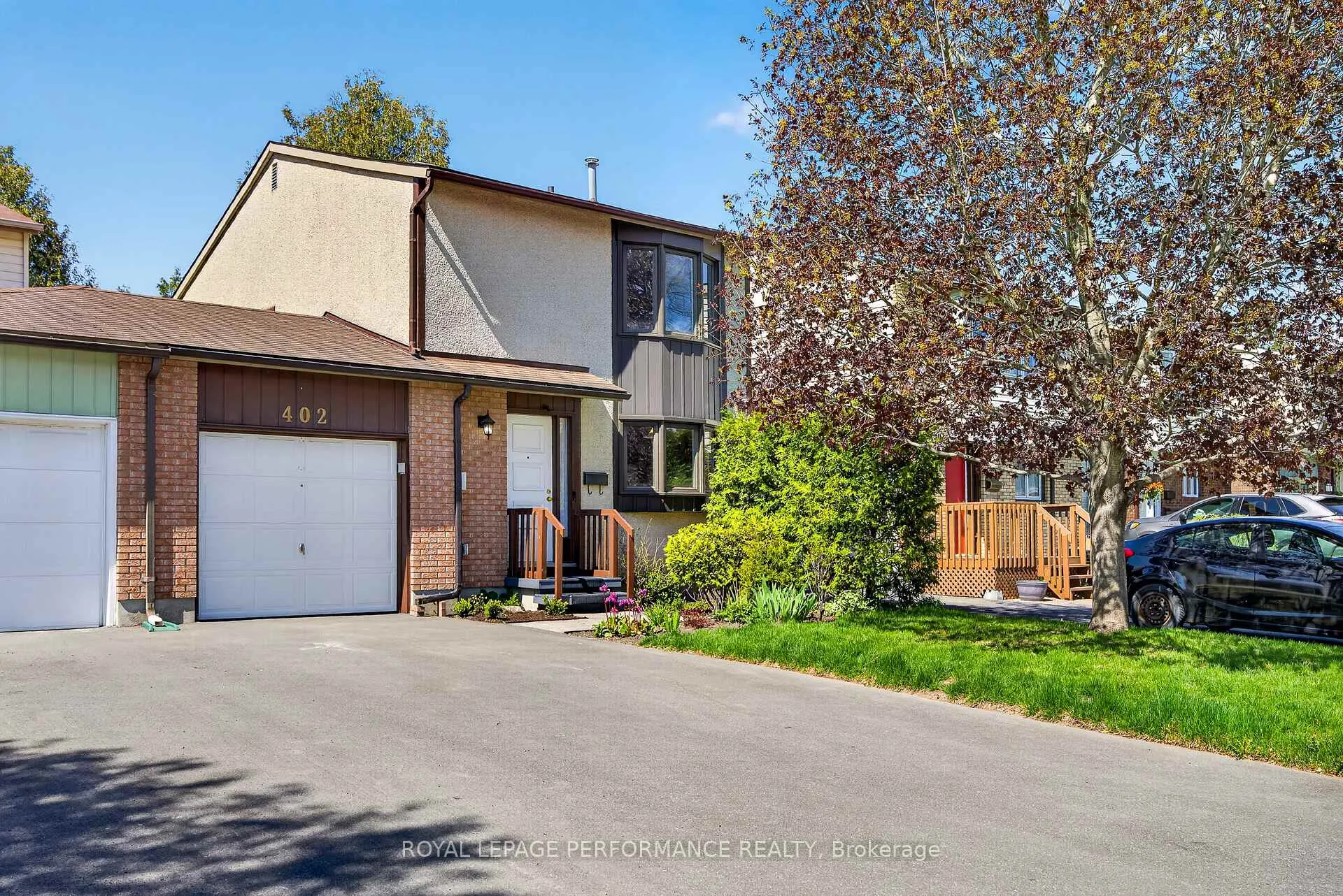 Photo 2 of 402 Duval Lane, Ottawa, Queenswood Heights South — HOMEH