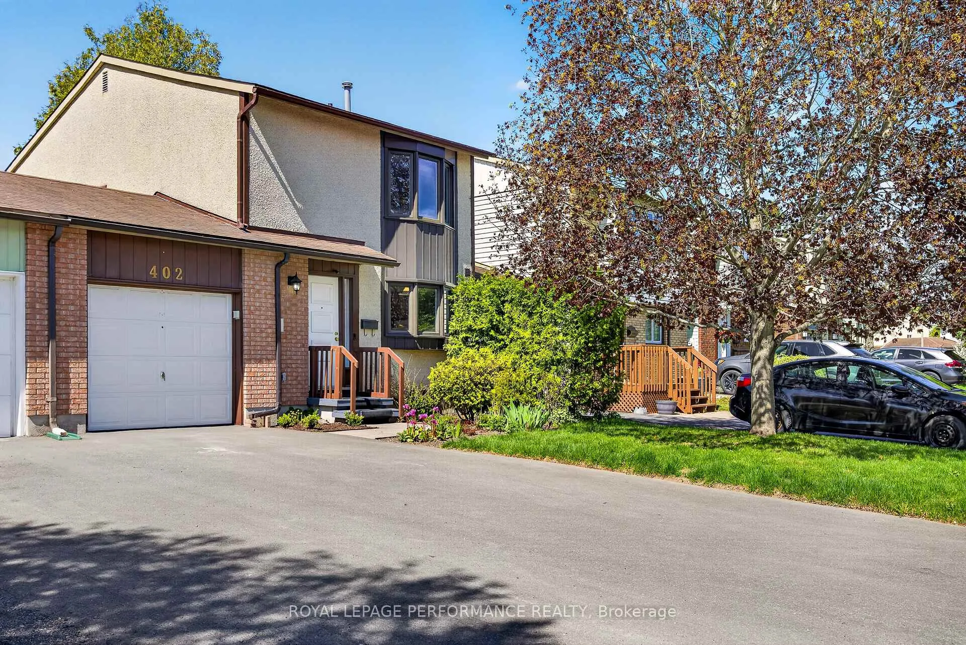 Photo 3 of 402 Duval Lane, Ottawa, Queenswood Heights South — HOMEH