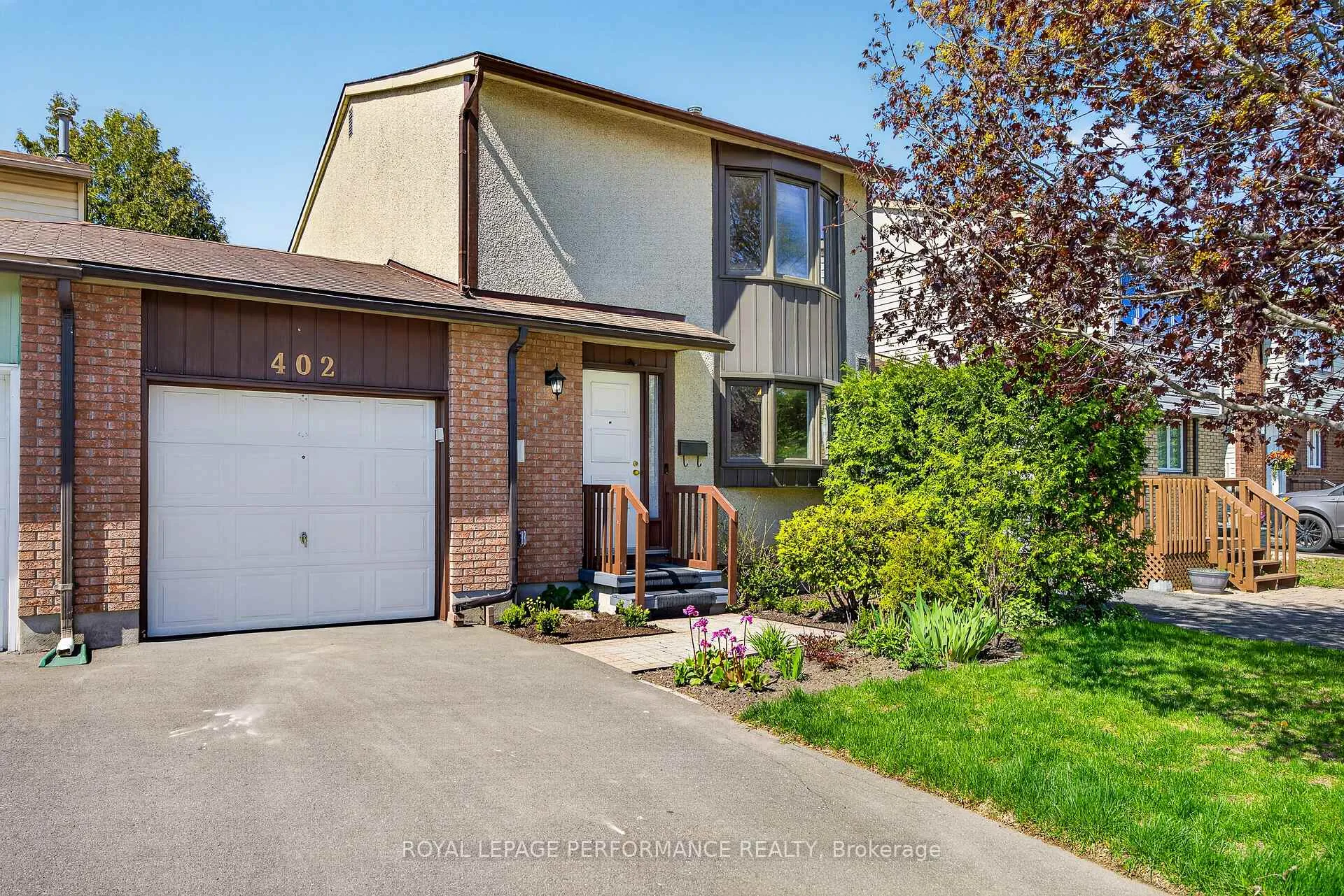 Photo 4 of 402 Duval Lane, Ottawa, Queenswood Heights South — HOMEH