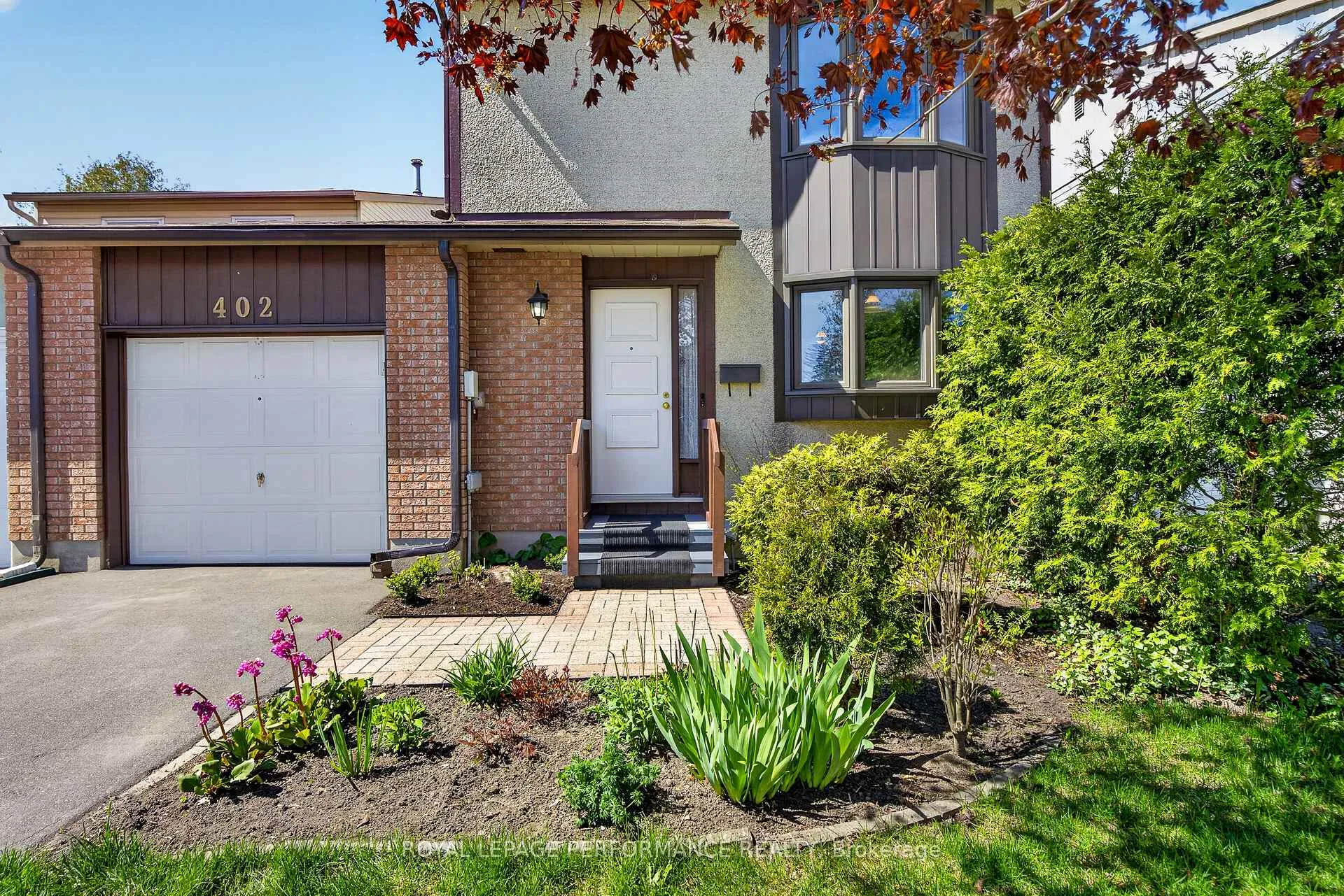 Photo 6 of 402 Duval Lane, Ottawa, Queenswood Heights South — HOMEH