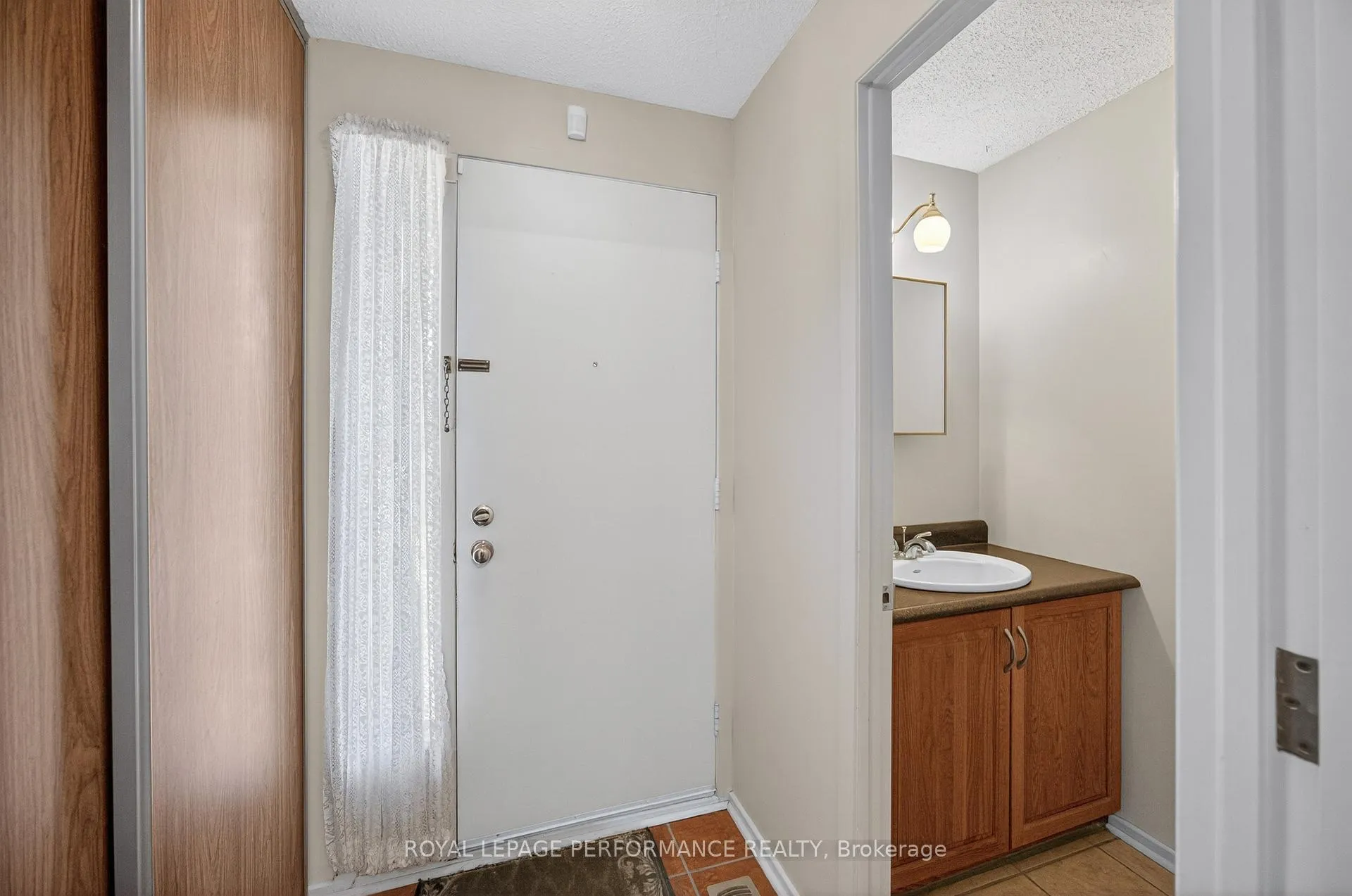 Photo 7 of 402 Duval Lane, Ottawa, Queenswood Heights South — HOMEH