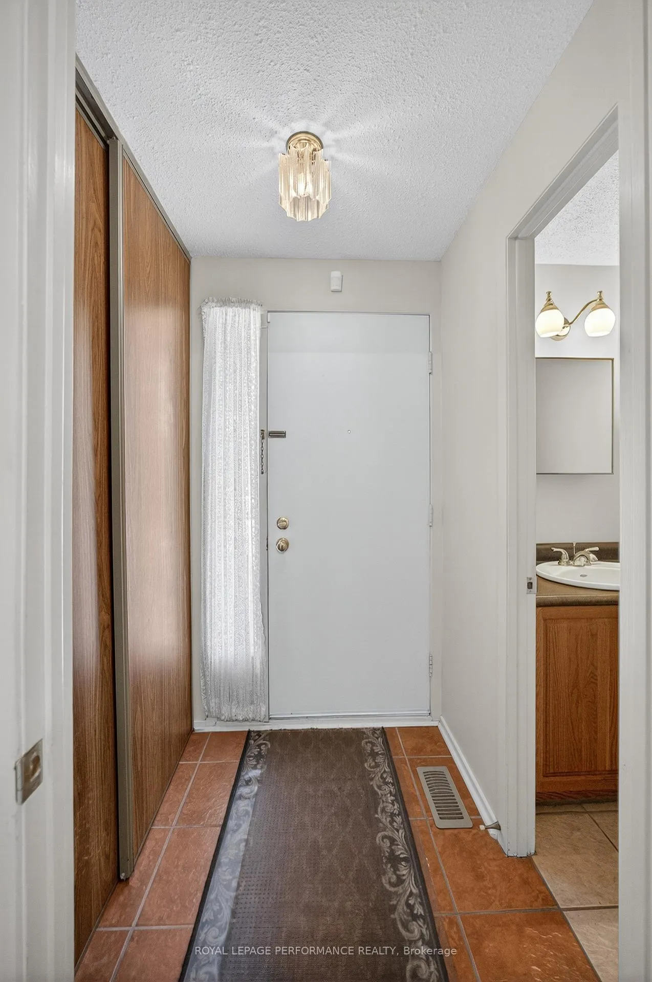 Photo 8 of 402 Duval Lane, Ottawa, Queenswood Heights South — HOMEH