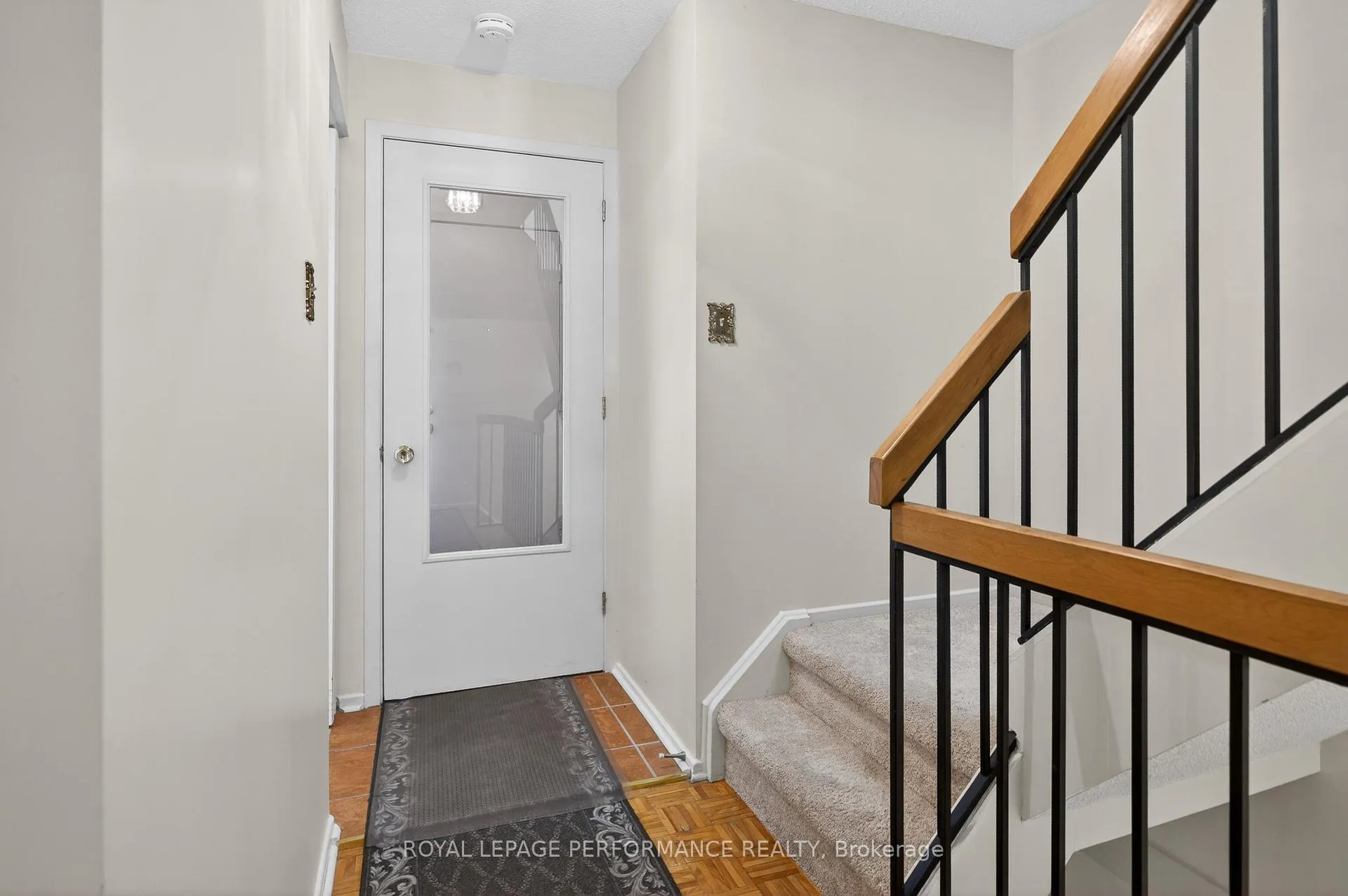 Photo 10 of 402 Duval Lane, Ottawa, Queenswood Heights South — HOMEH