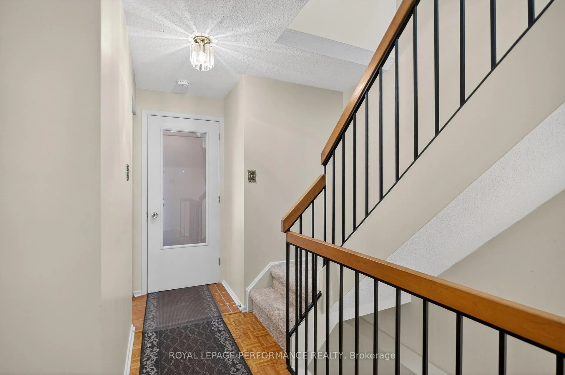 Photo 11 of 402 Duval Lane, Ottawa, Queenswood Heights South — HOMEH
