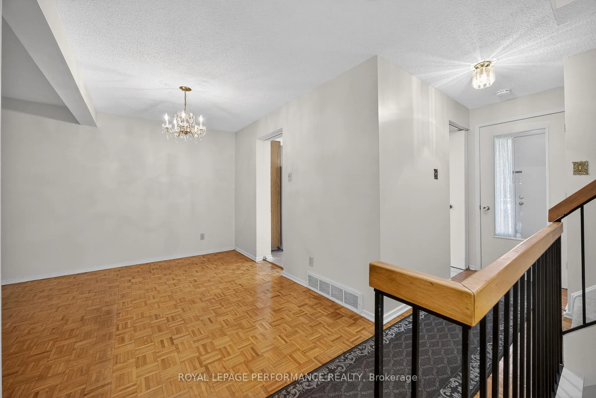 Photo 19 of 402 Duval Lane, Ottawa, Queenswood Heights South — HOMEH