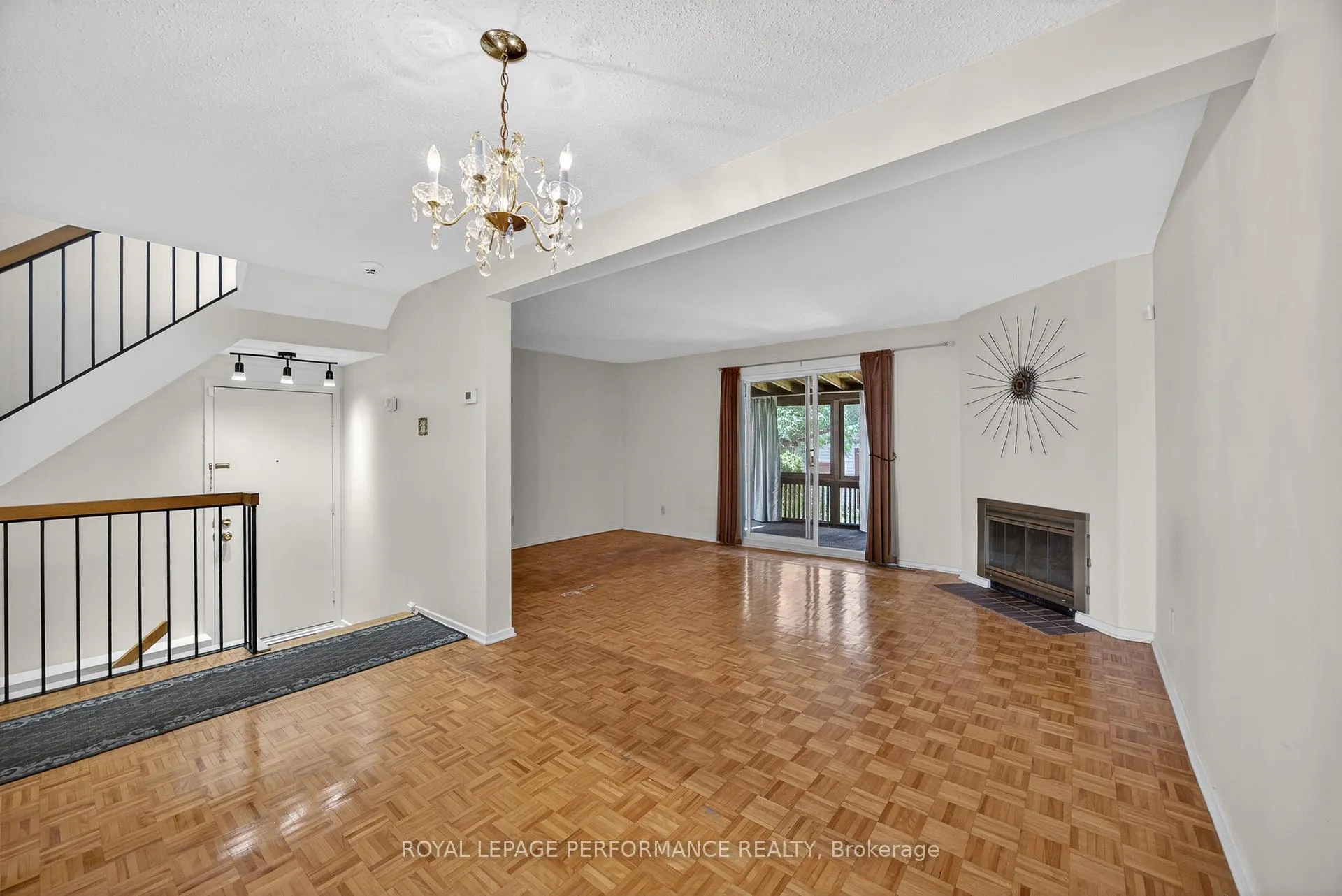 Photo 21 of 402 Duval Lane, Ottawa, Queenswood Heights South — HOMEH