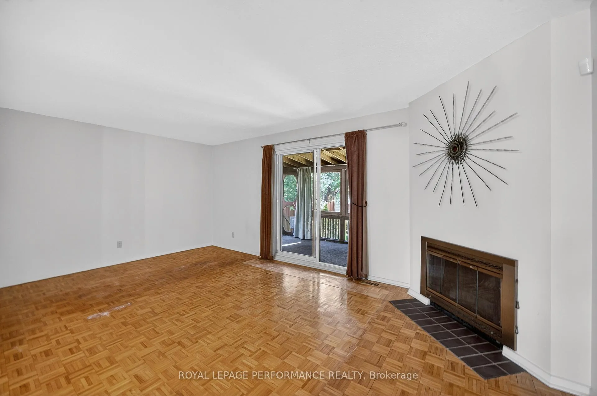 Photo 23 of 402 Duval Lane, Ottawa, Queenswood Heights South — HOMEH