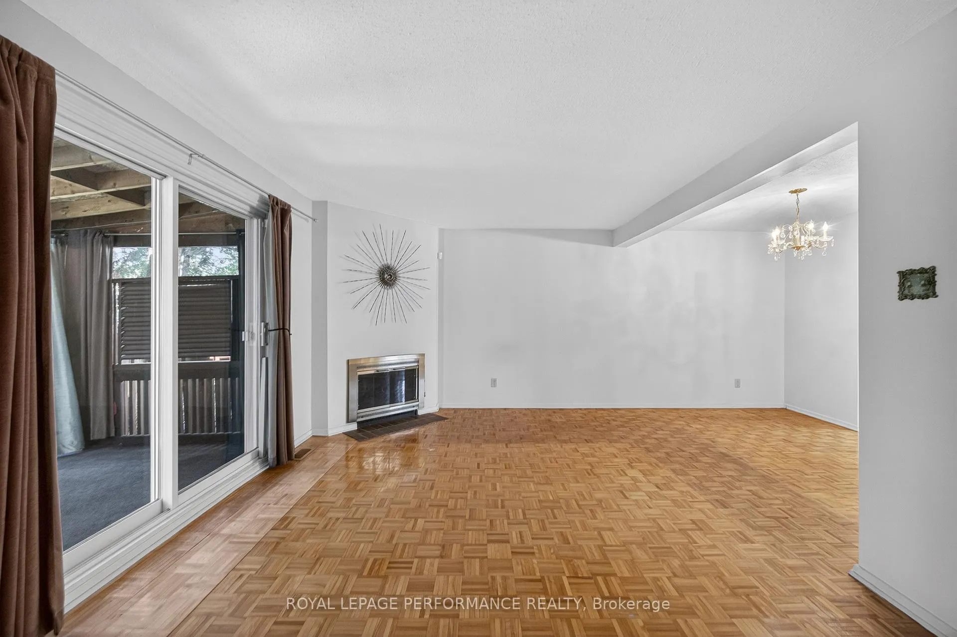 Photo 25 of 402 Duval Lane, Ottawa, Queenswood Heights South — HOMEH