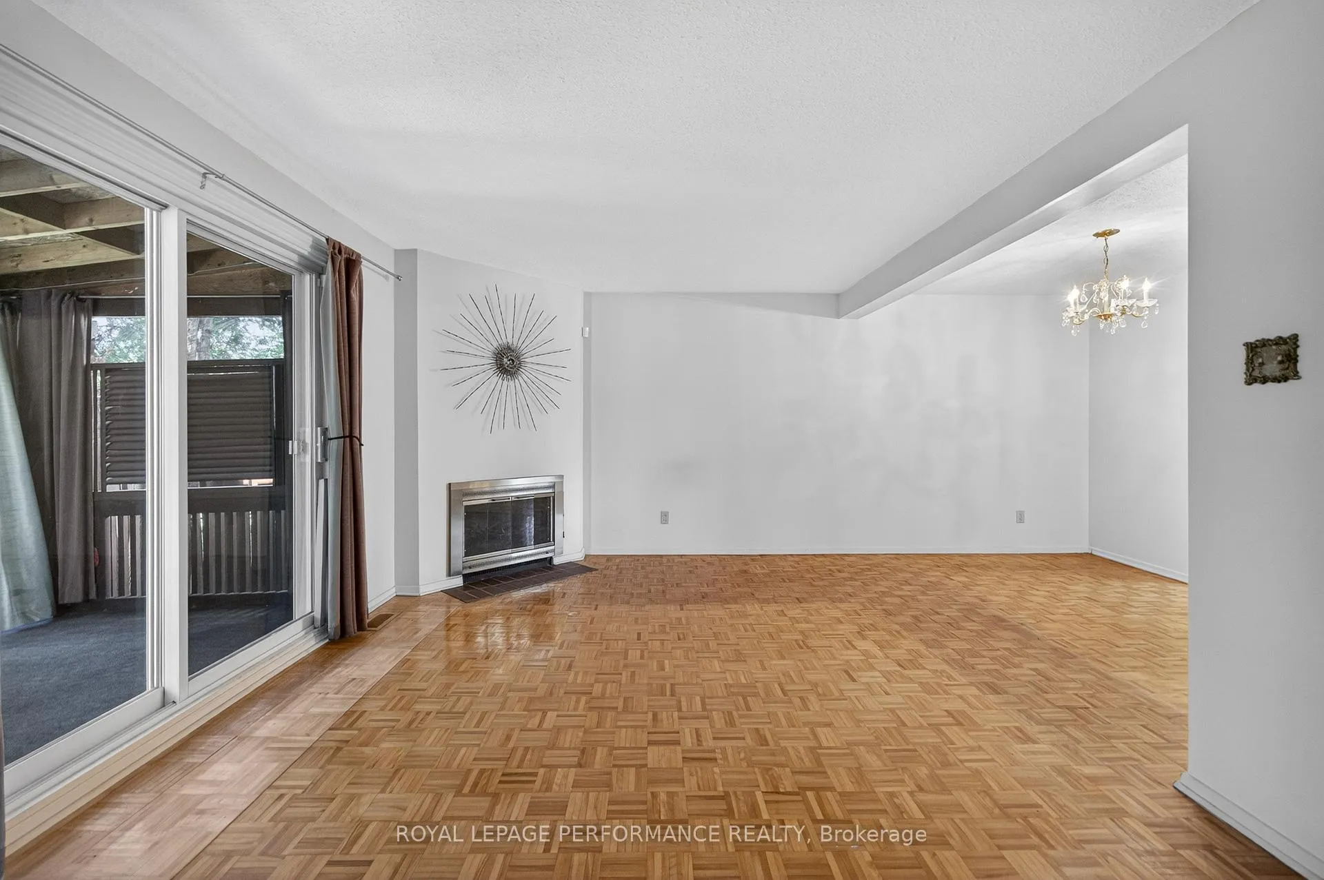 Photo 26 of 402 Duval Lane, Ottawa, Queenswood Heights South — HOMEH