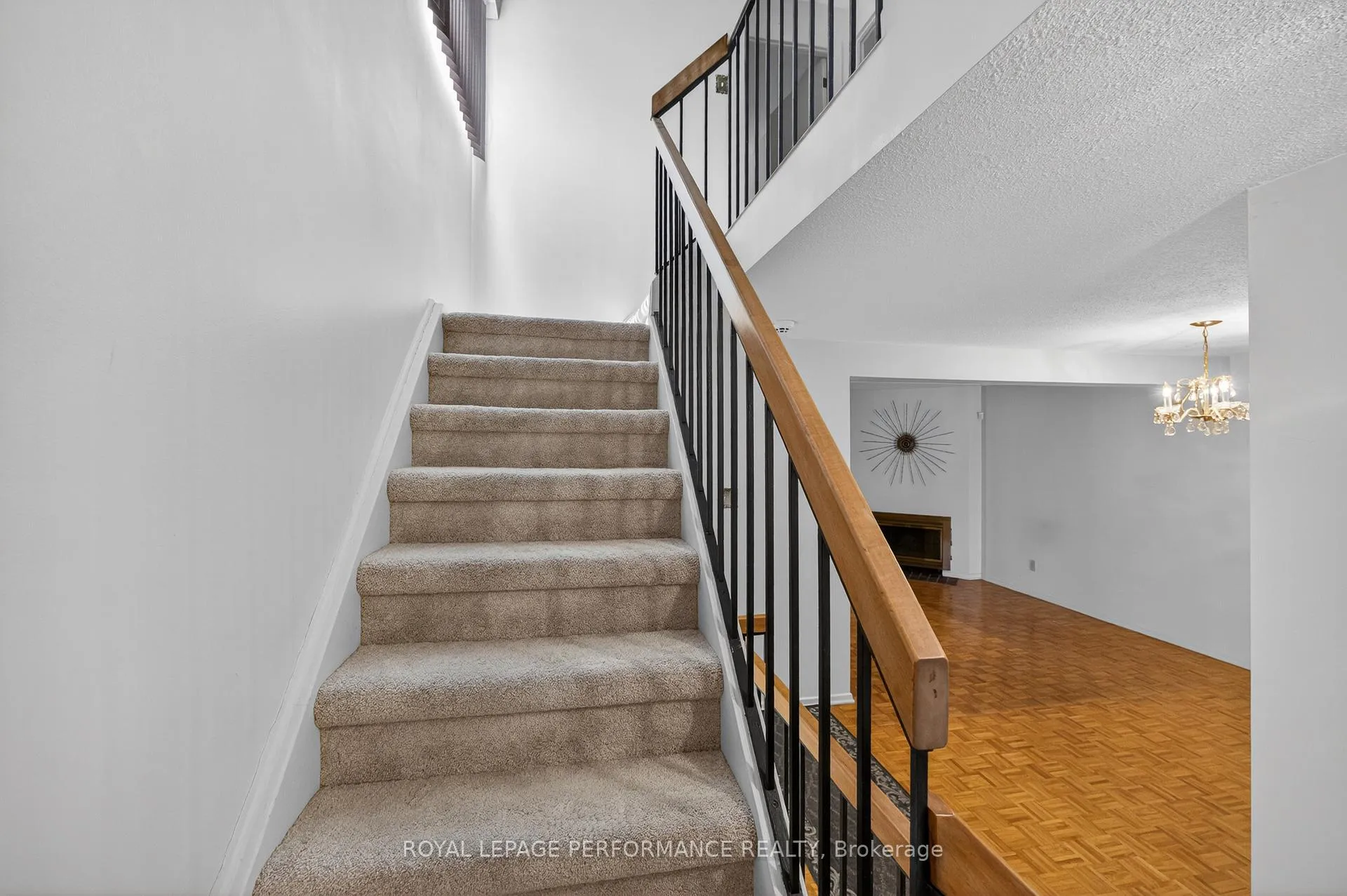 Photo 27 of 402 Duval Lane, Ottawa, Queenswood Heights South — HOMEH