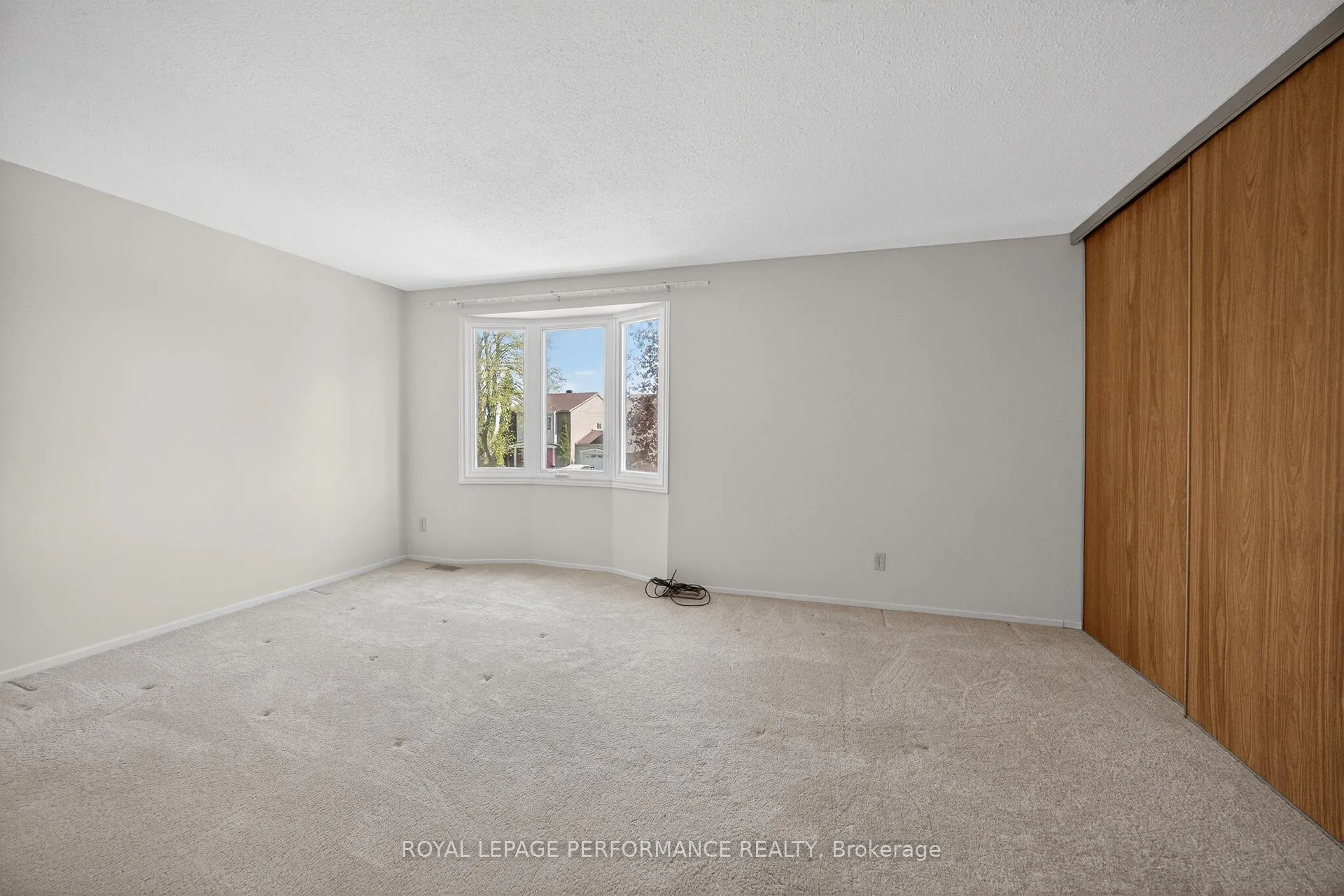 Photo 29 of 402 Duval Lane, Ottawa, Queenswood Heights South — HOMEH