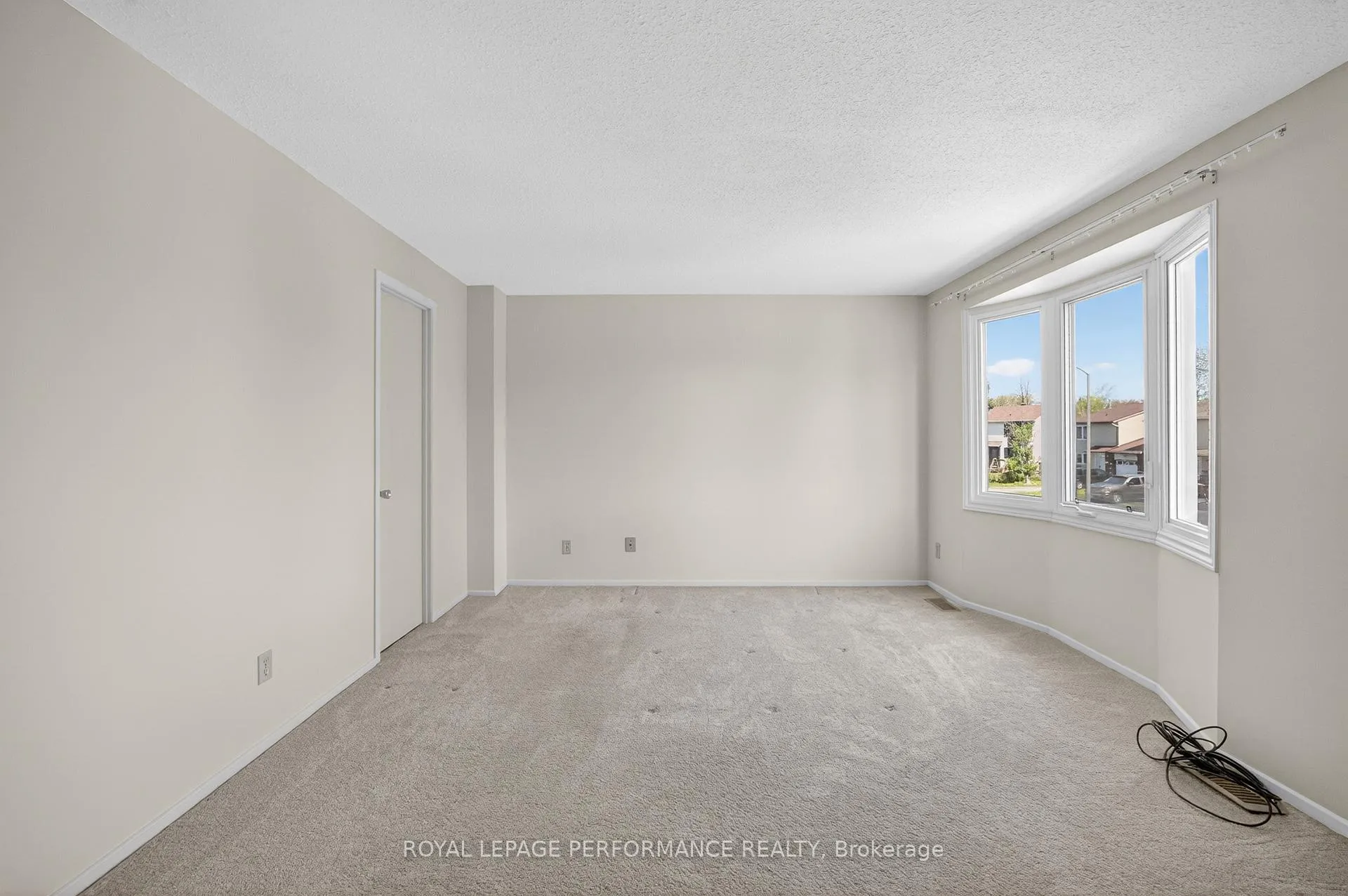 Photo 30 of 402 Duval Lane, Ottawa, Queenswood Heights South — HOMEH