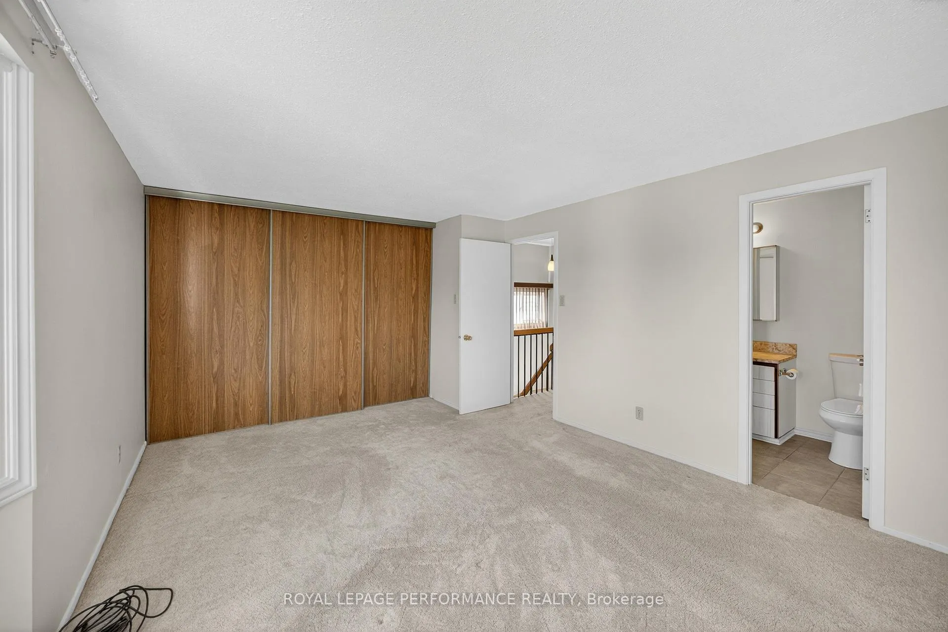 Photo 32 of 402 Duval Lane, Ottawa, Queenswood Heights South — HOMEH