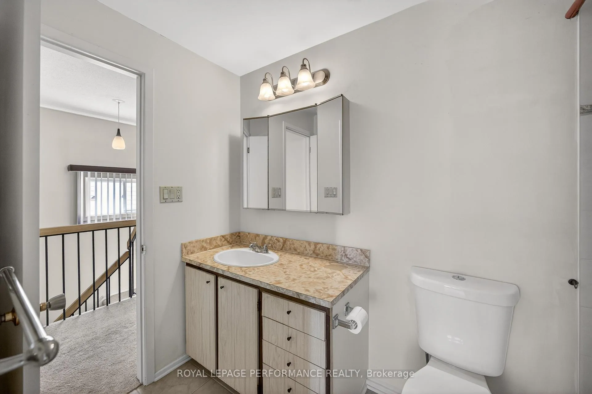 Photo 33 of 402 Duval Lane, Ottawa, Queenswood Heights South — HOMEH