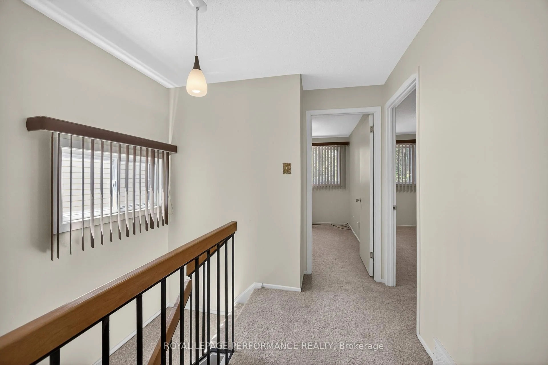 Photo 35 of 402 Duval Lane, Ottawa, Queenswood Heights South — HOMEH