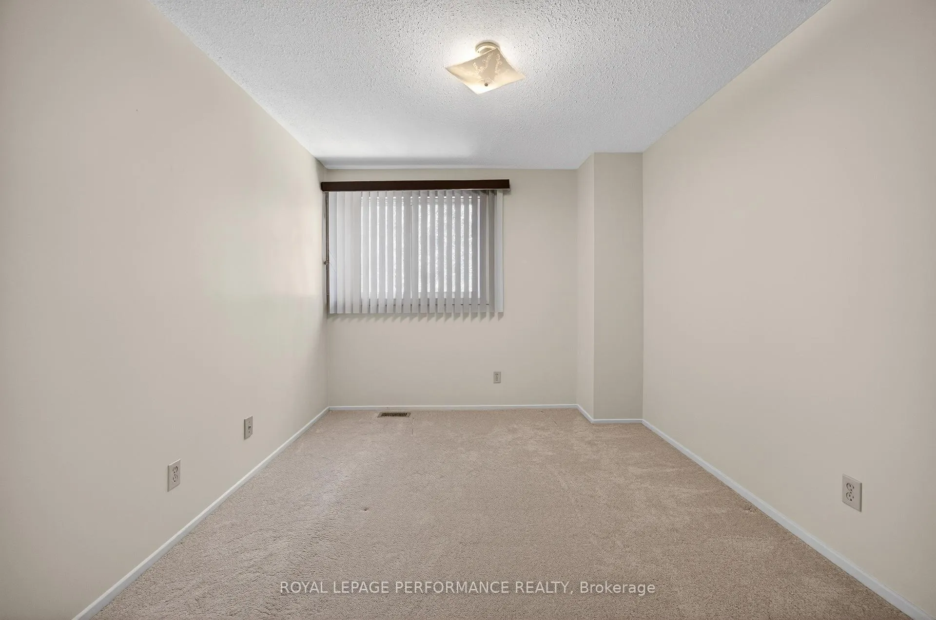 Photo 38 of 402 Duval Lane, Ottawa, Queenswood Heights South — HOMEH