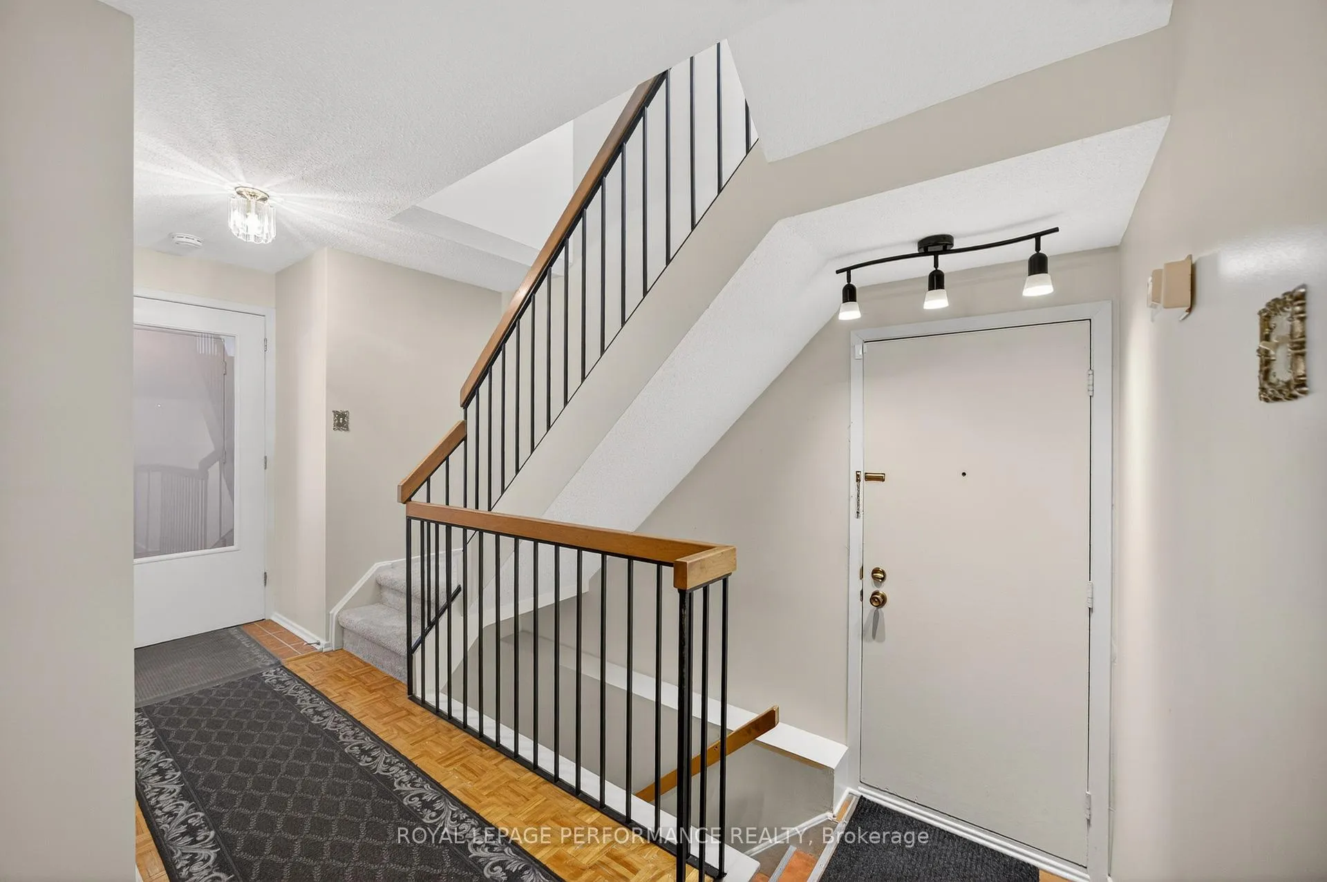 Photo 40 of 402 Duval Lane, Ottawa, Queenswood Heights South — HOMEH