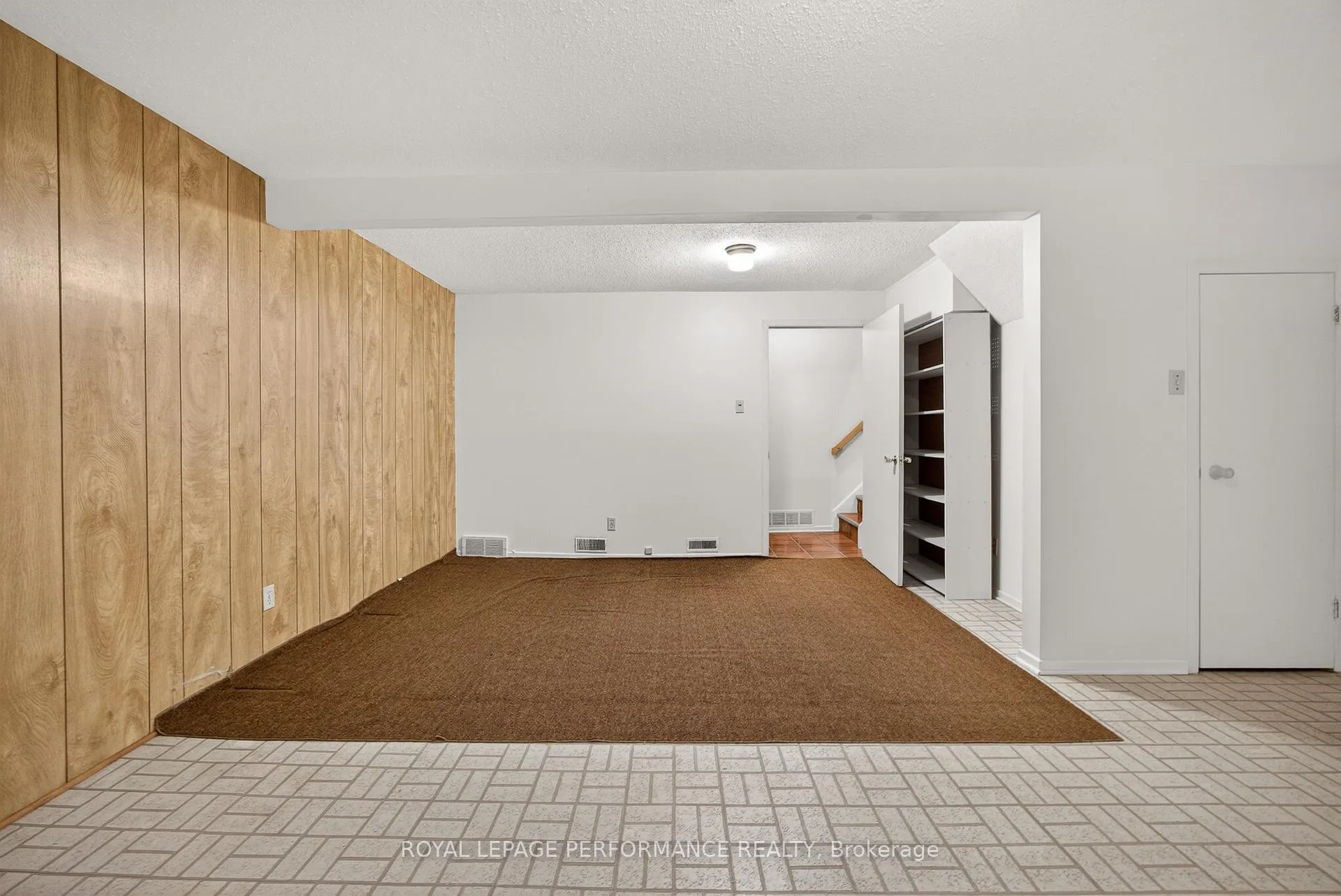 Photo 42 of 402 Duval Lane, Ottawa, Queenswood Heights South — HOMEH
