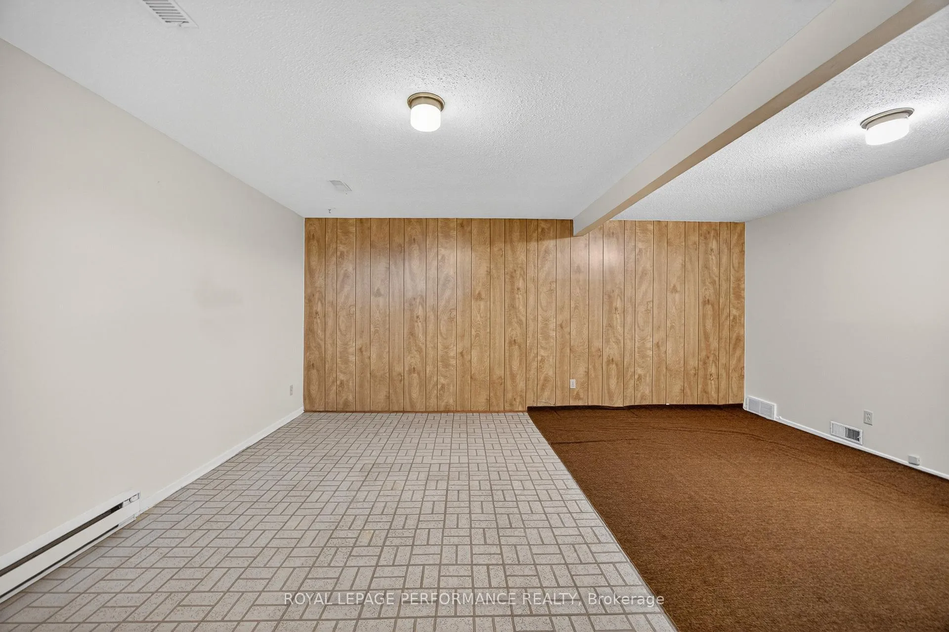 Photo 43 of 402 Duval Lane, Ottawa, Queenswood Heights South — HOMEH
