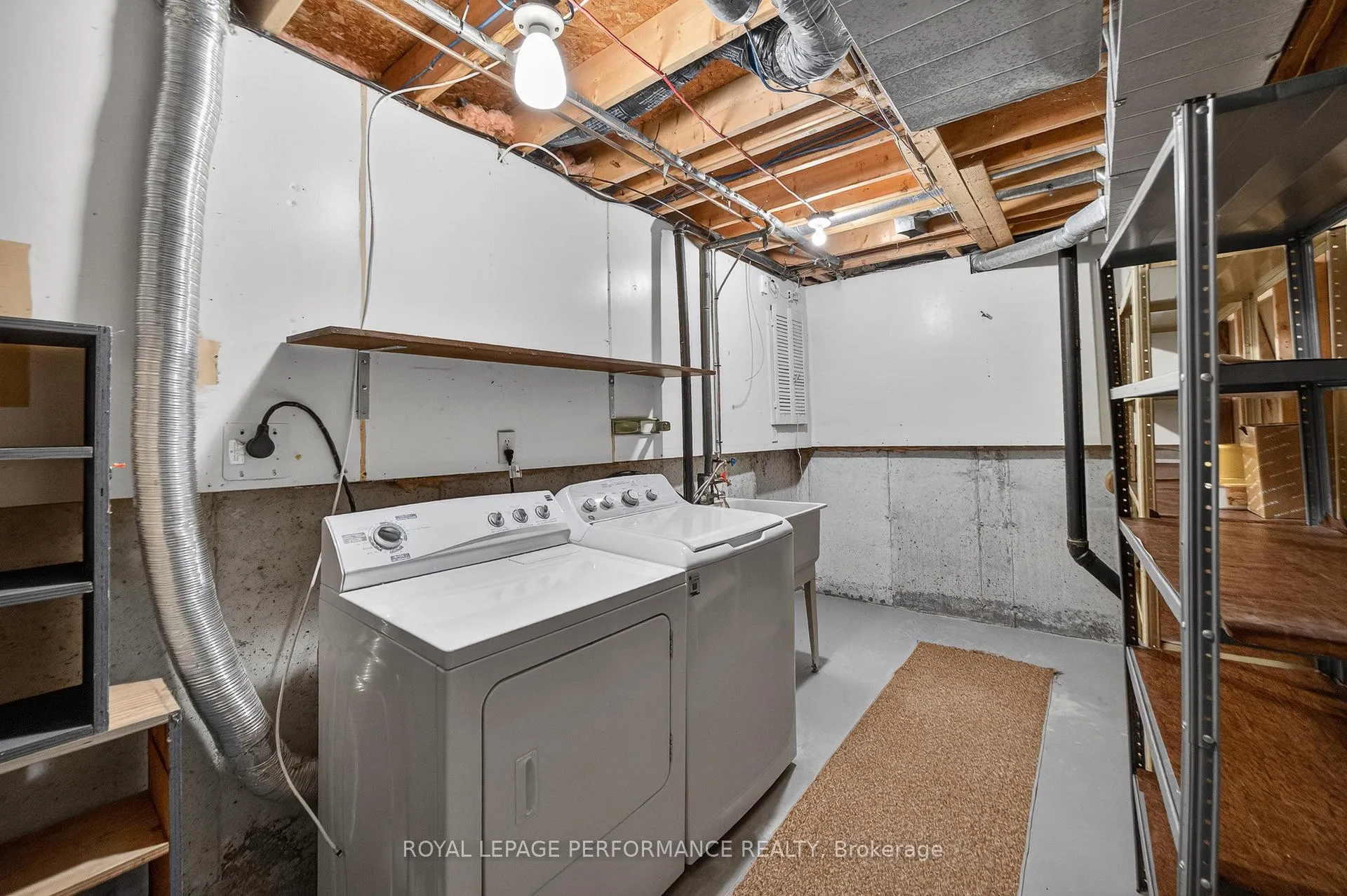 Photo 45 of 402 Duval Lane, Ottawa, Queenswood Heights South — HOMEH