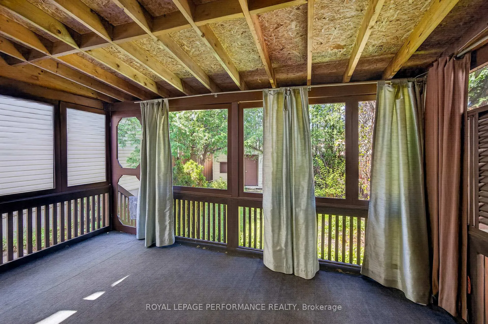 Photo 46 of 402 Duval Lane, Ottawa, Queenswood Heights South — HOMEH