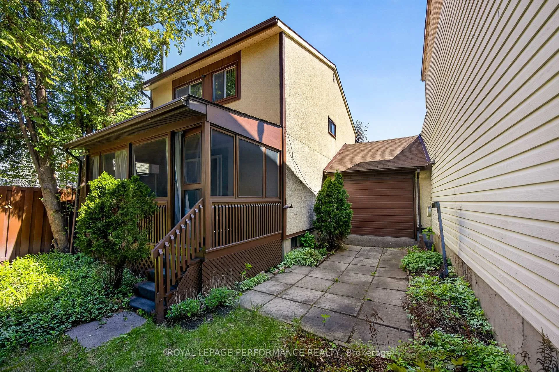 Photo 48 of 402 Duval Lane, Ottawa, Queenswood Heights South — HOMEH
