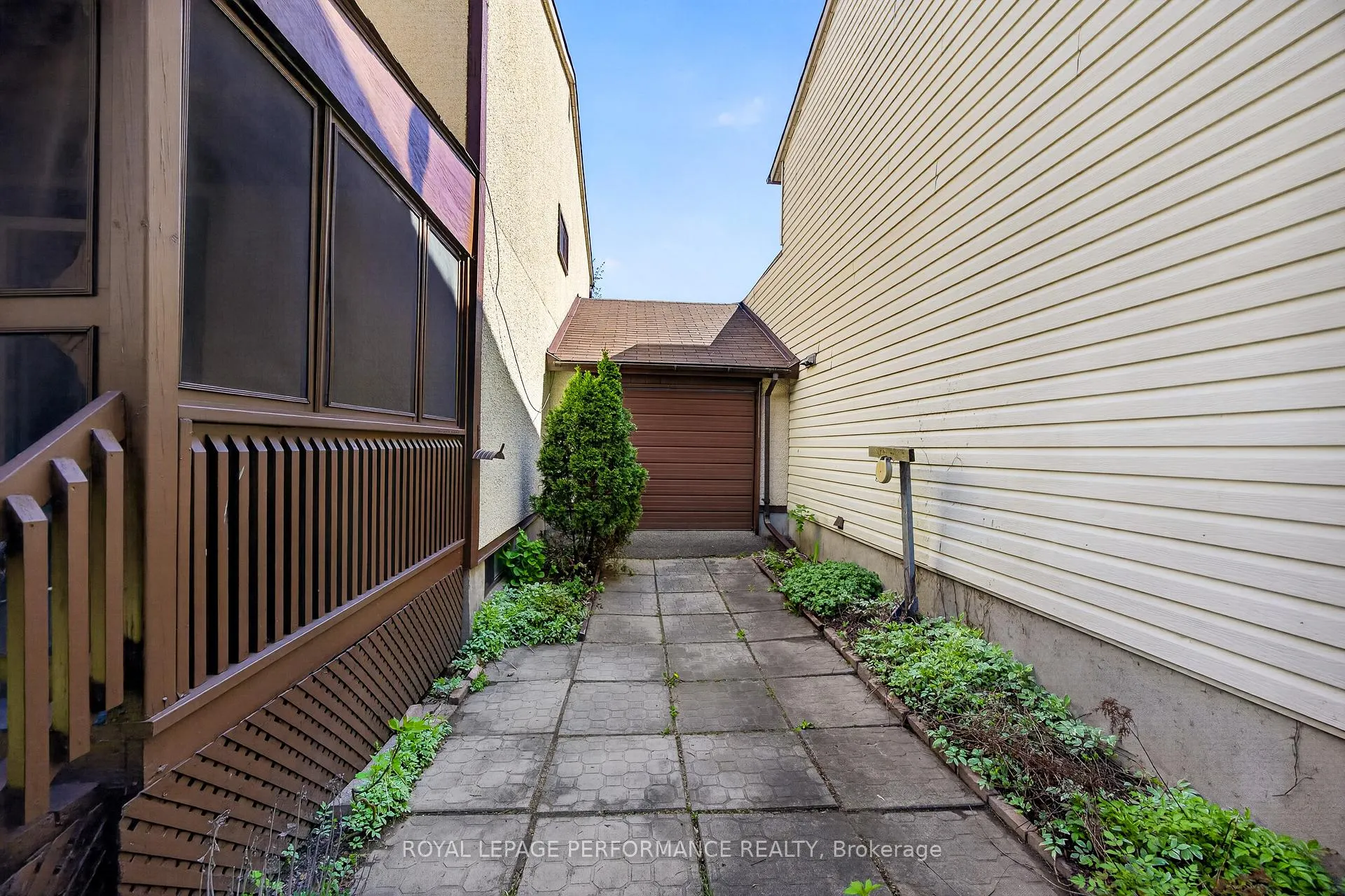 Photo 49 of 402 Duval Lane, Ottawa, Queenswood Heights South — HOMEH