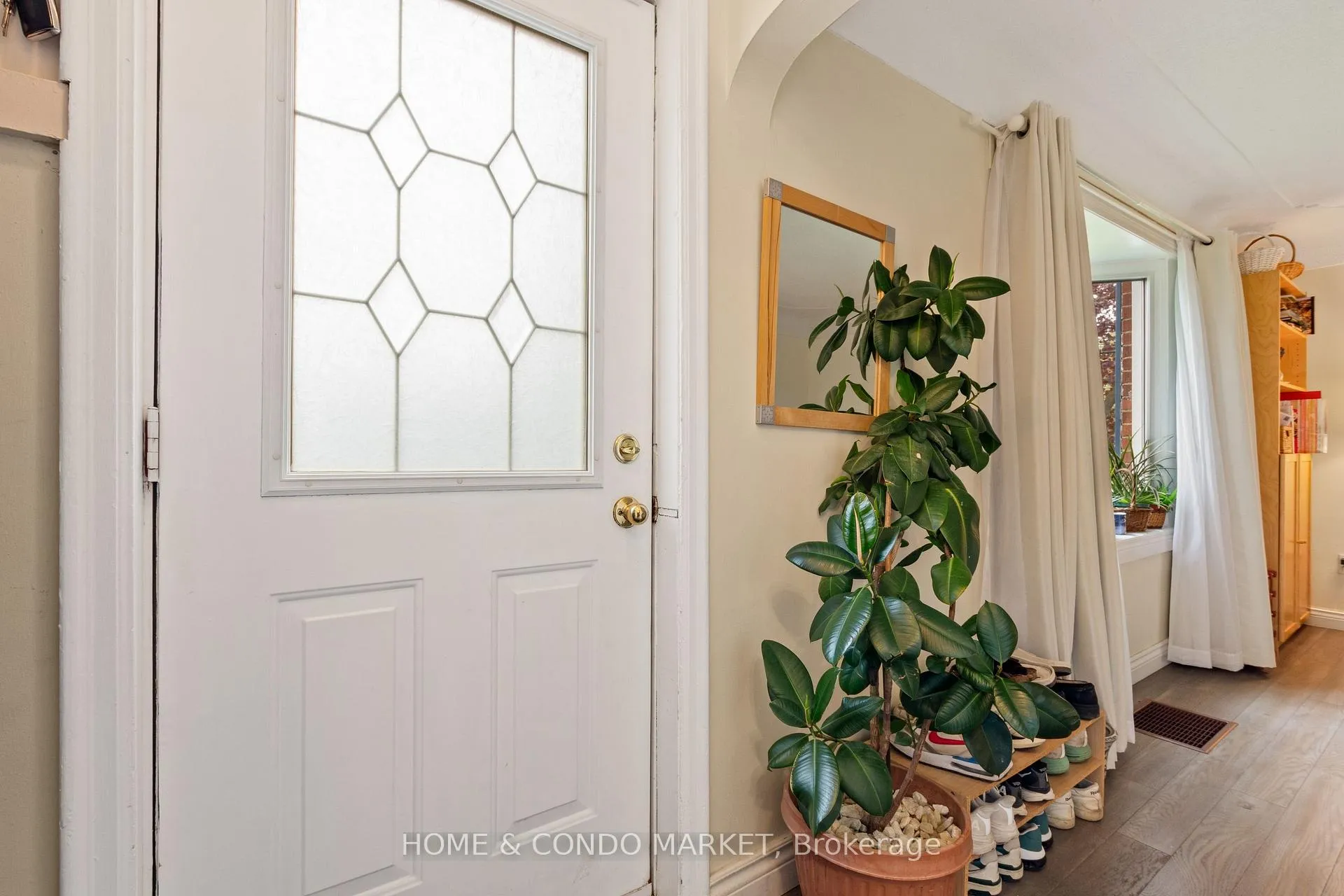 Photo 4 of 128 Bond Street N, Hamilton, Westdale — HOMEH