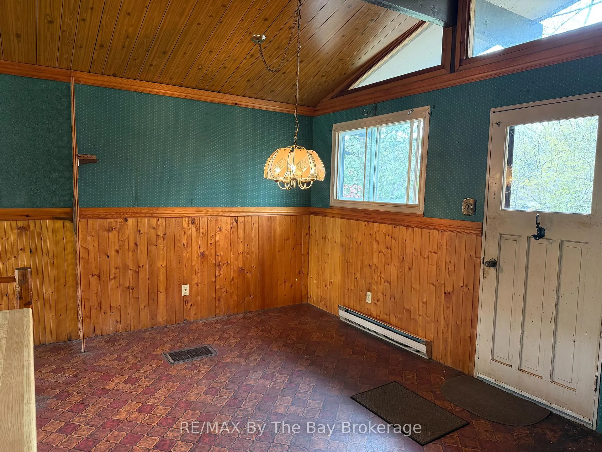 Photo 7 of 288 Knox Road E, Wasaga Beach — HOMEH