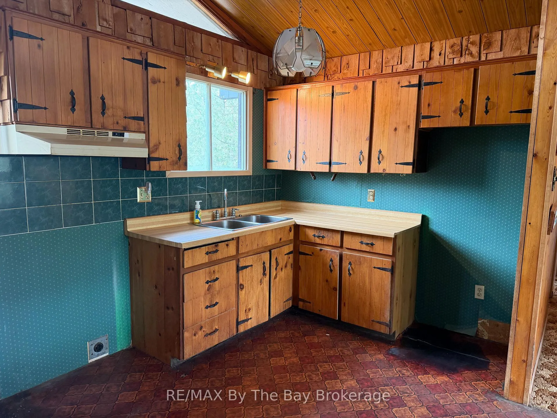 Photo 8 of 288 Knox Road E, Wasaga Beach — HOMEH