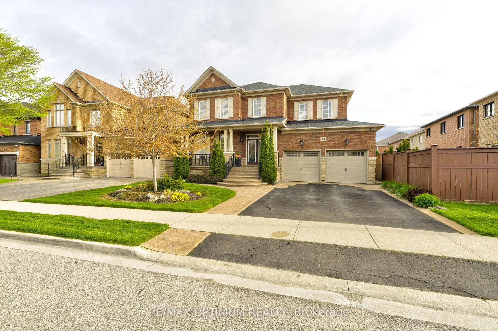 Photo 1 of 30 Sorbonne Drive, Brampton, Vales of Castlemore North — HOMEH