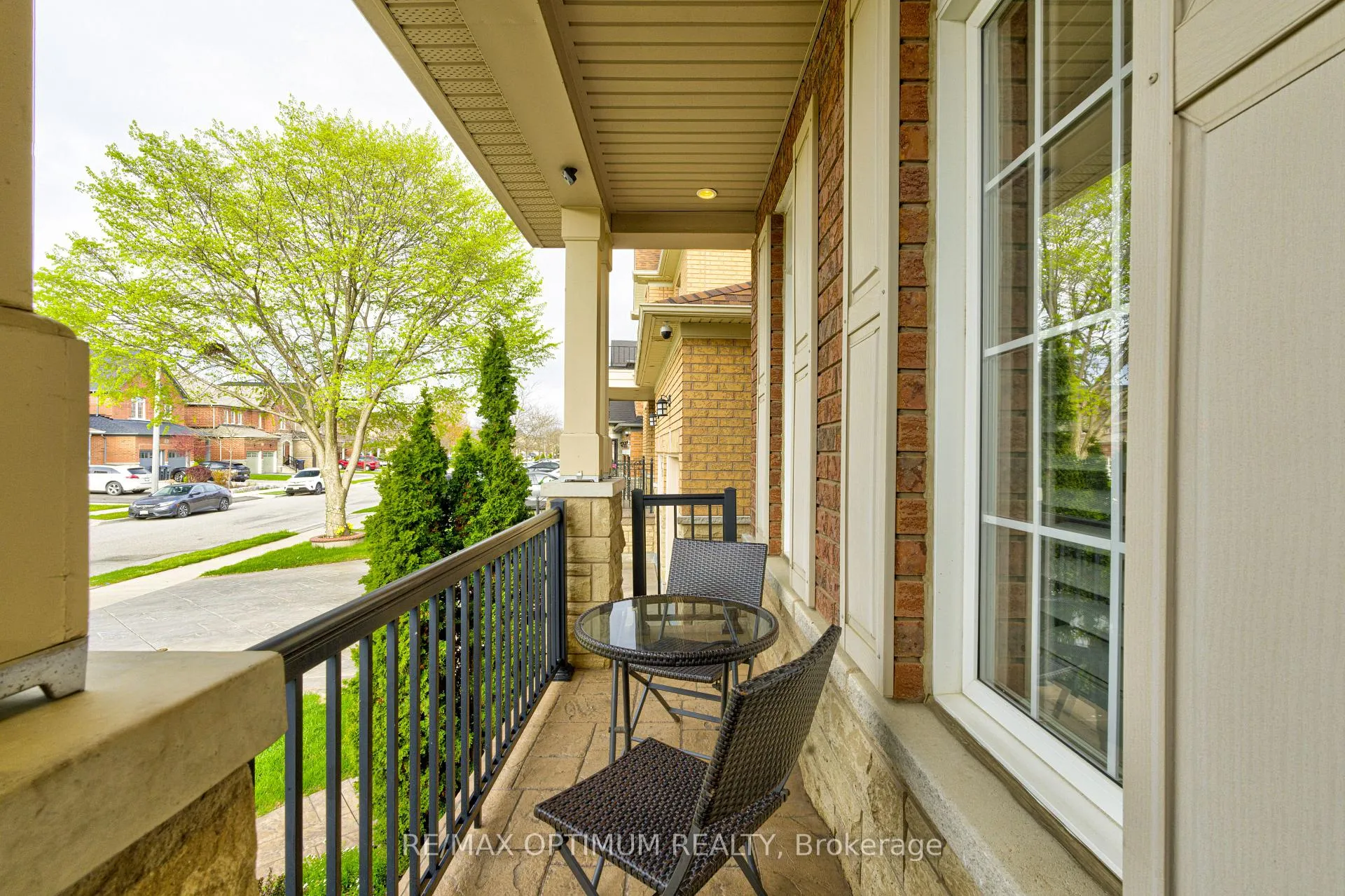 Photo 3 of 30 Sorbonne Drive, Brampton, Vales of Castlemore North — HOMEH