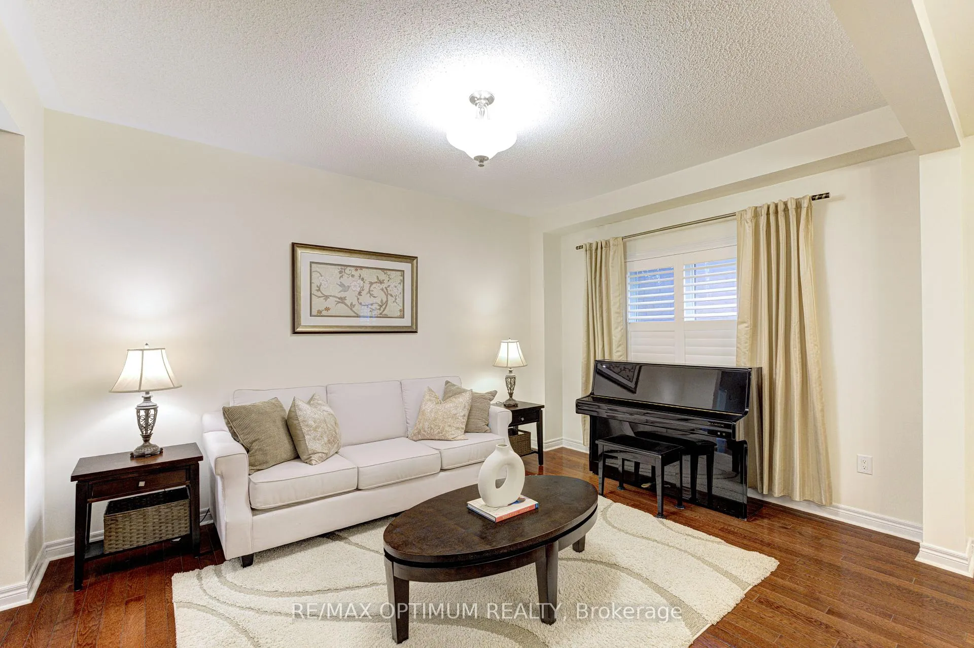 Photo 7 of 30 Sorbonne Drive, Brampton, Vales of Castlemore North — HOMEH