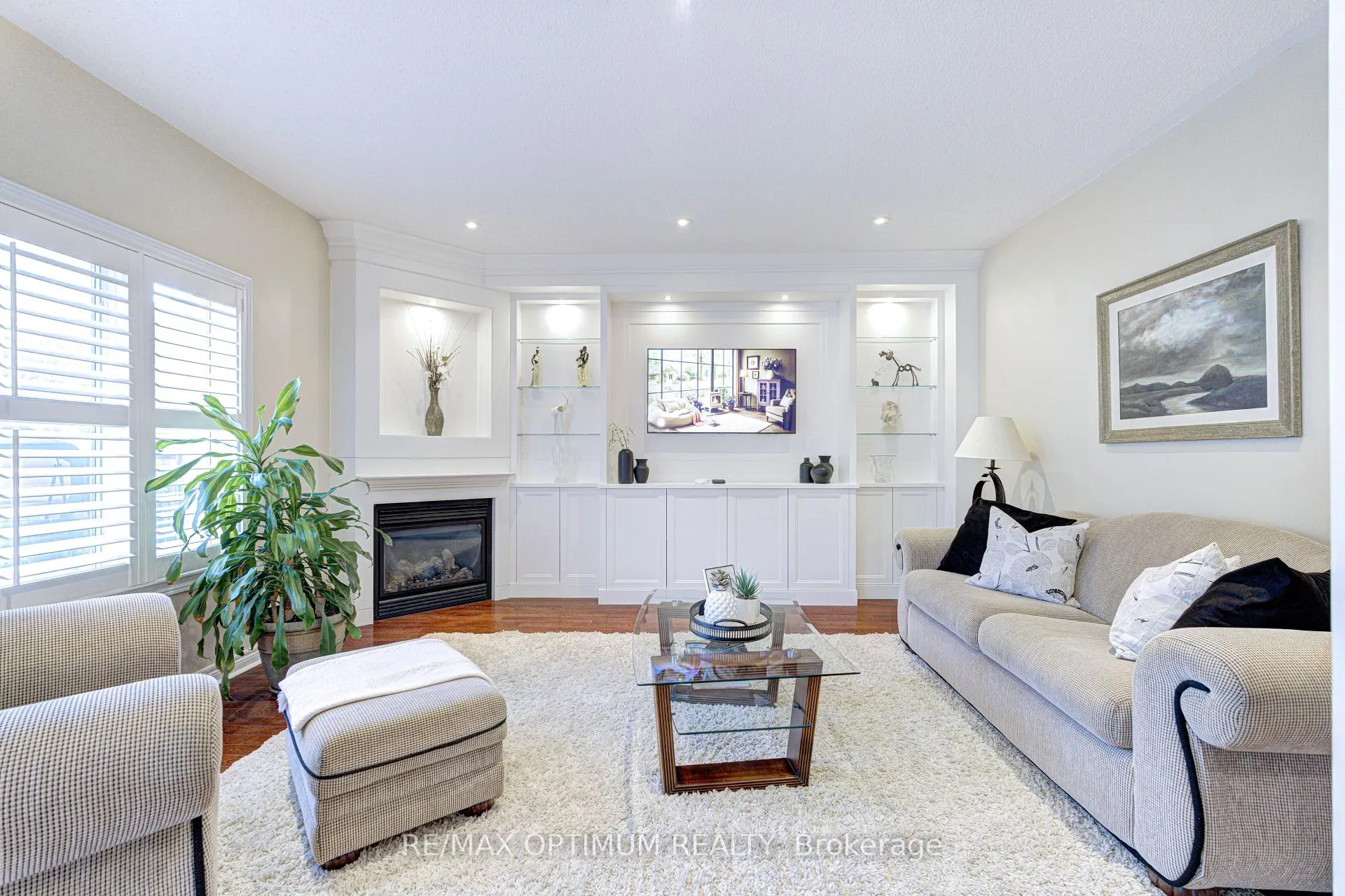 Photo 10 of 30 Sorbonne Drive, Brampton, Vales of Castlemore North — HOMEH