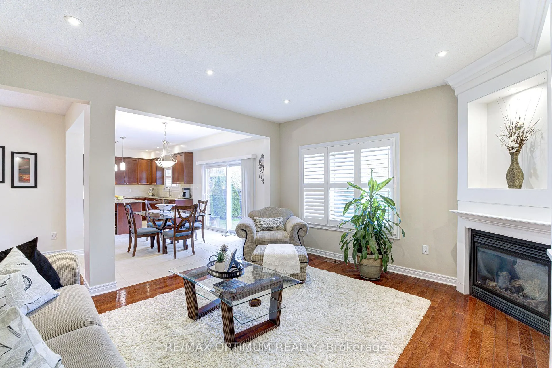 Photo 12 of 30 Sorbonne Drive, Brampton, Vales of Castlemore North — HOMEH