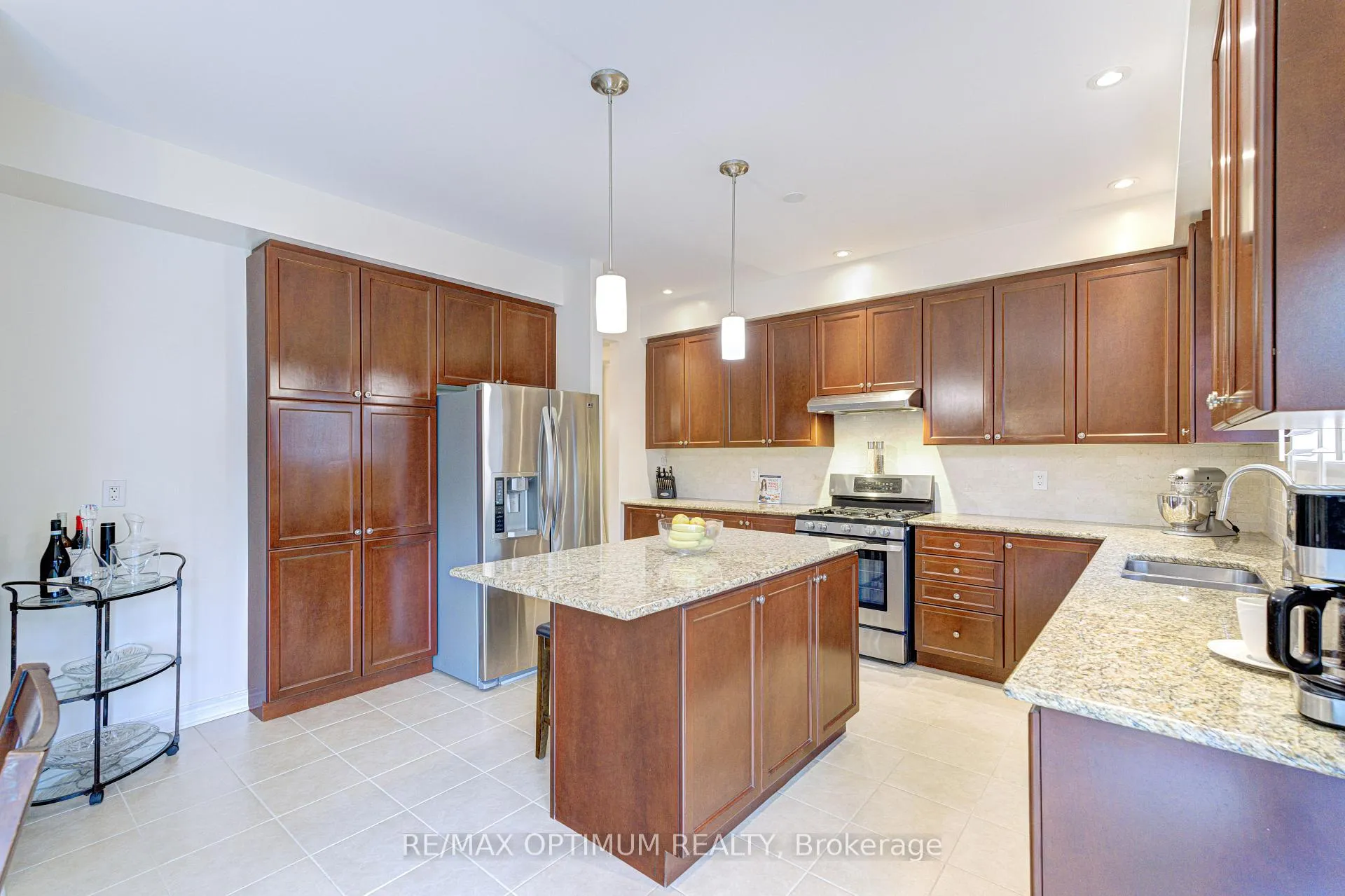 Photo 13 of 30 Sorbonne Drive, Brampton, Vales of Castlemore North — HOMEH