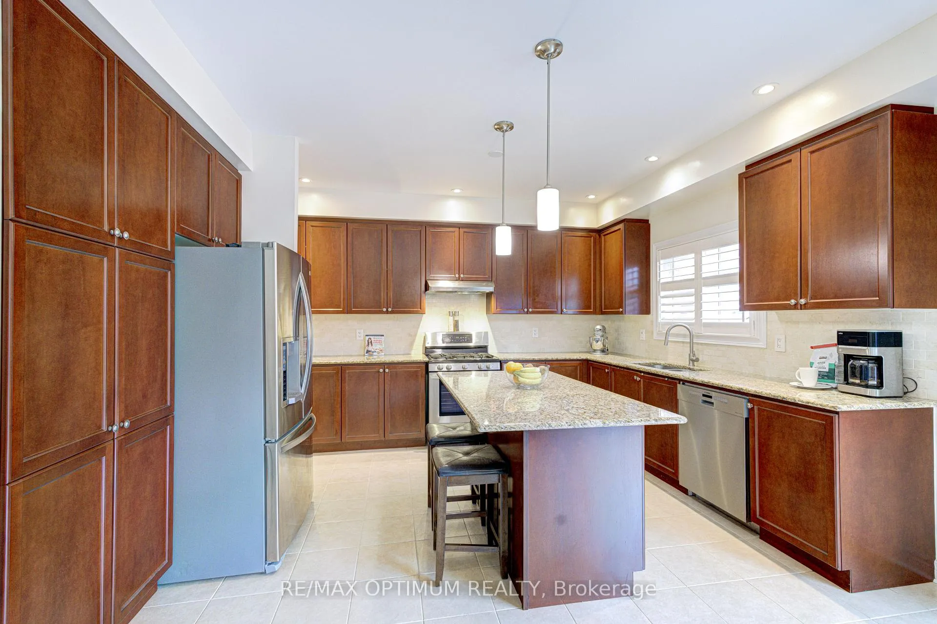 Photo 14 of 30 Sorbonne Drive, Brampton, Vales of Castlemore North — HOMEH